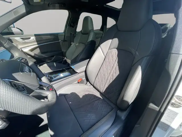 Audi RS6 view 11