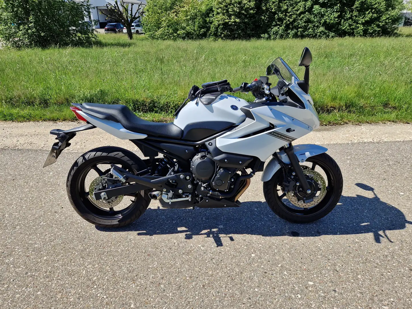 Yamaha XJ 600 Division Bílá - 1