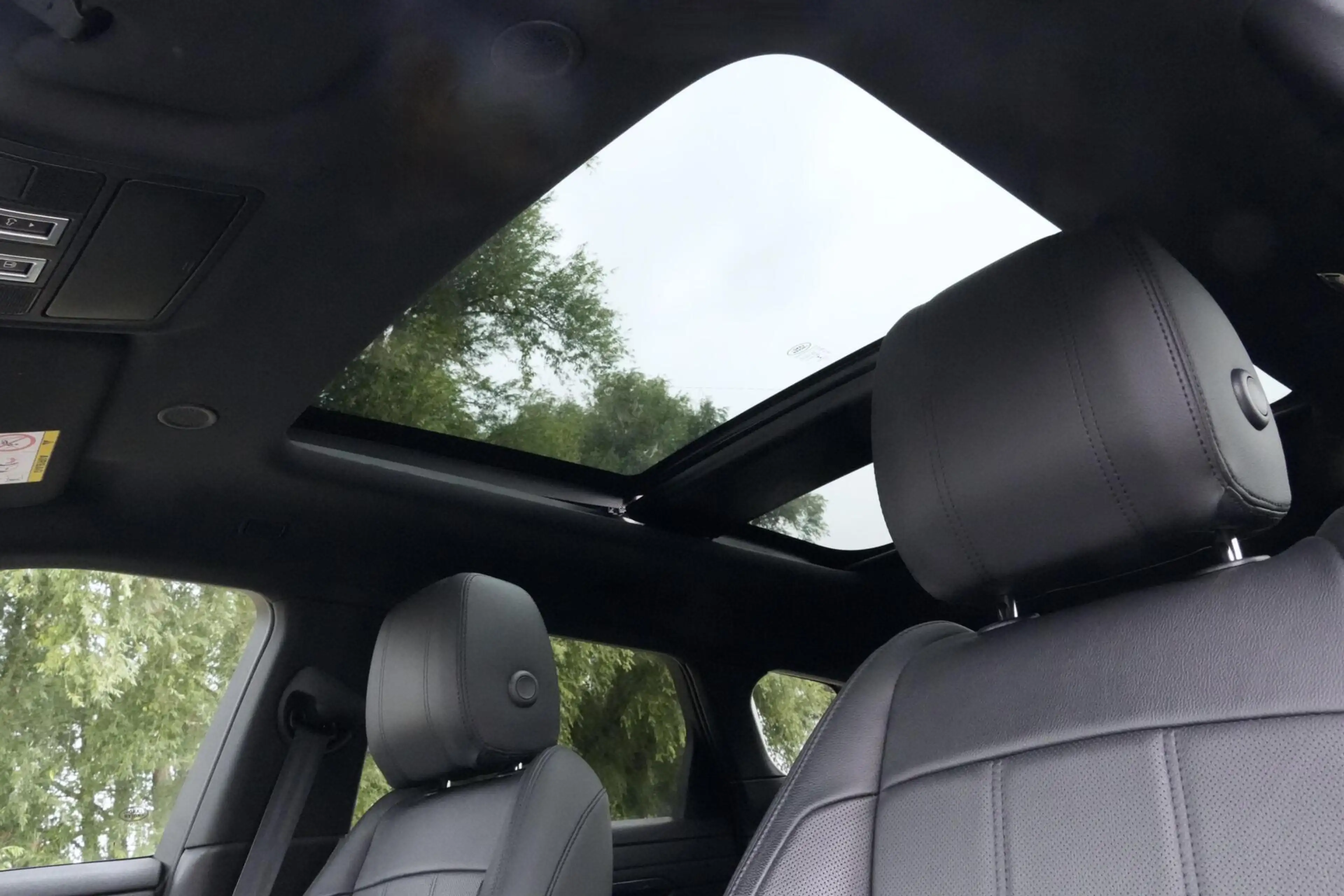Land Rover Range Rover Evoque 1.5 P300e AWD R-Dynamic HSE | SOH 93,6% | Pano-dak — photo 11