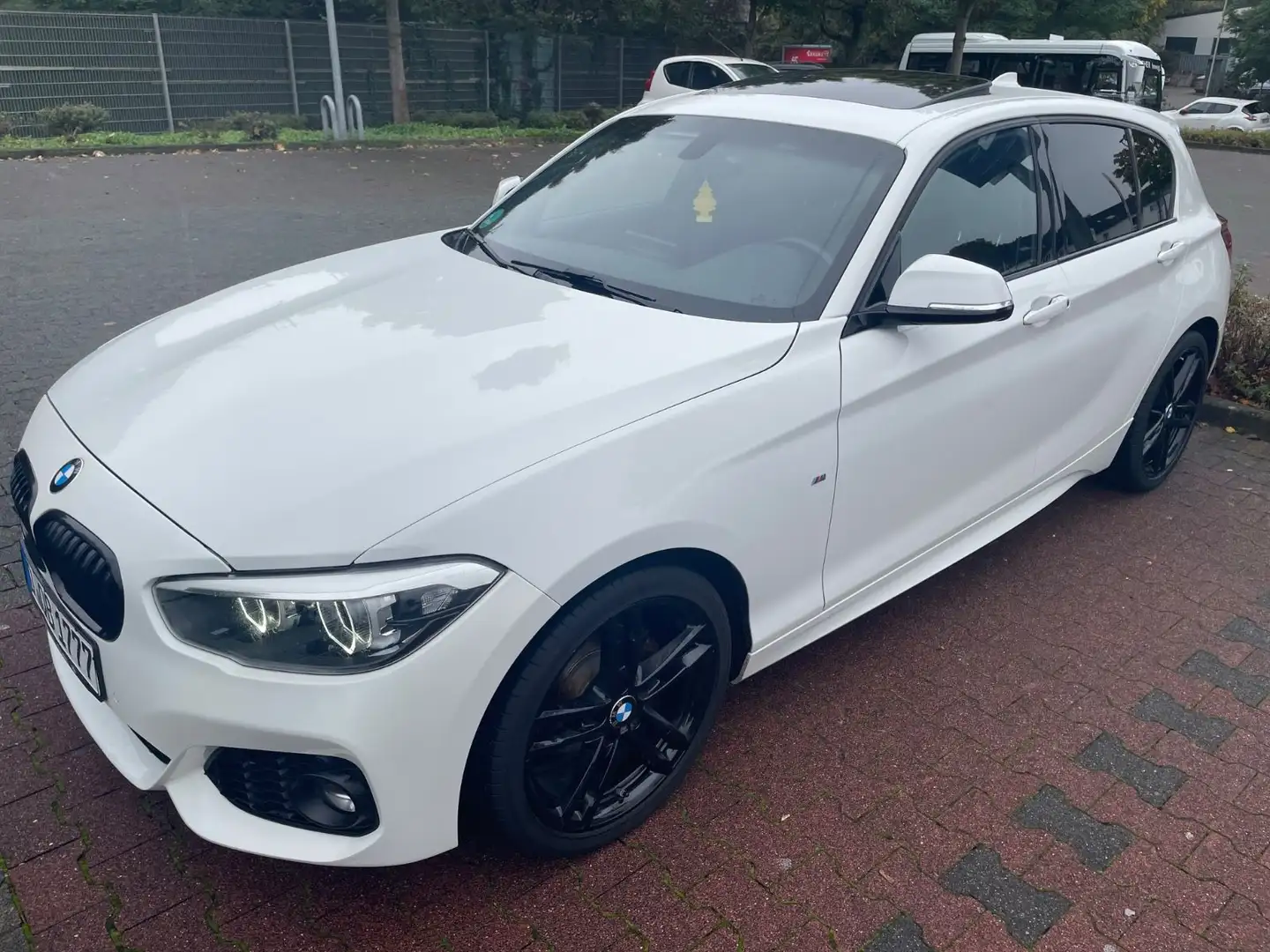 BMW 118 d aut. M Sport Schiebedach Leder Navi Prof. Weiß - 1
