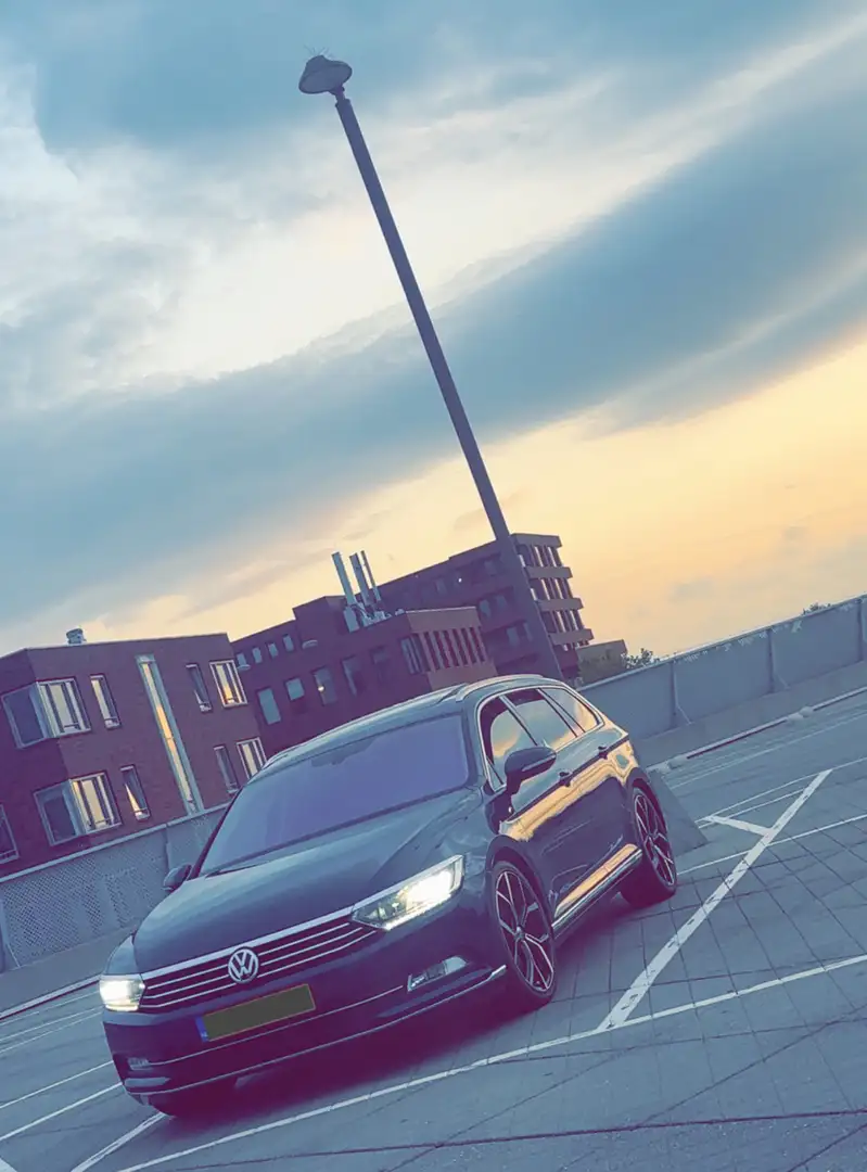 Volkswagen Passat 1.6 TDI Highline FULL OPTION Dealer onderhouden!!! Blauw - 1