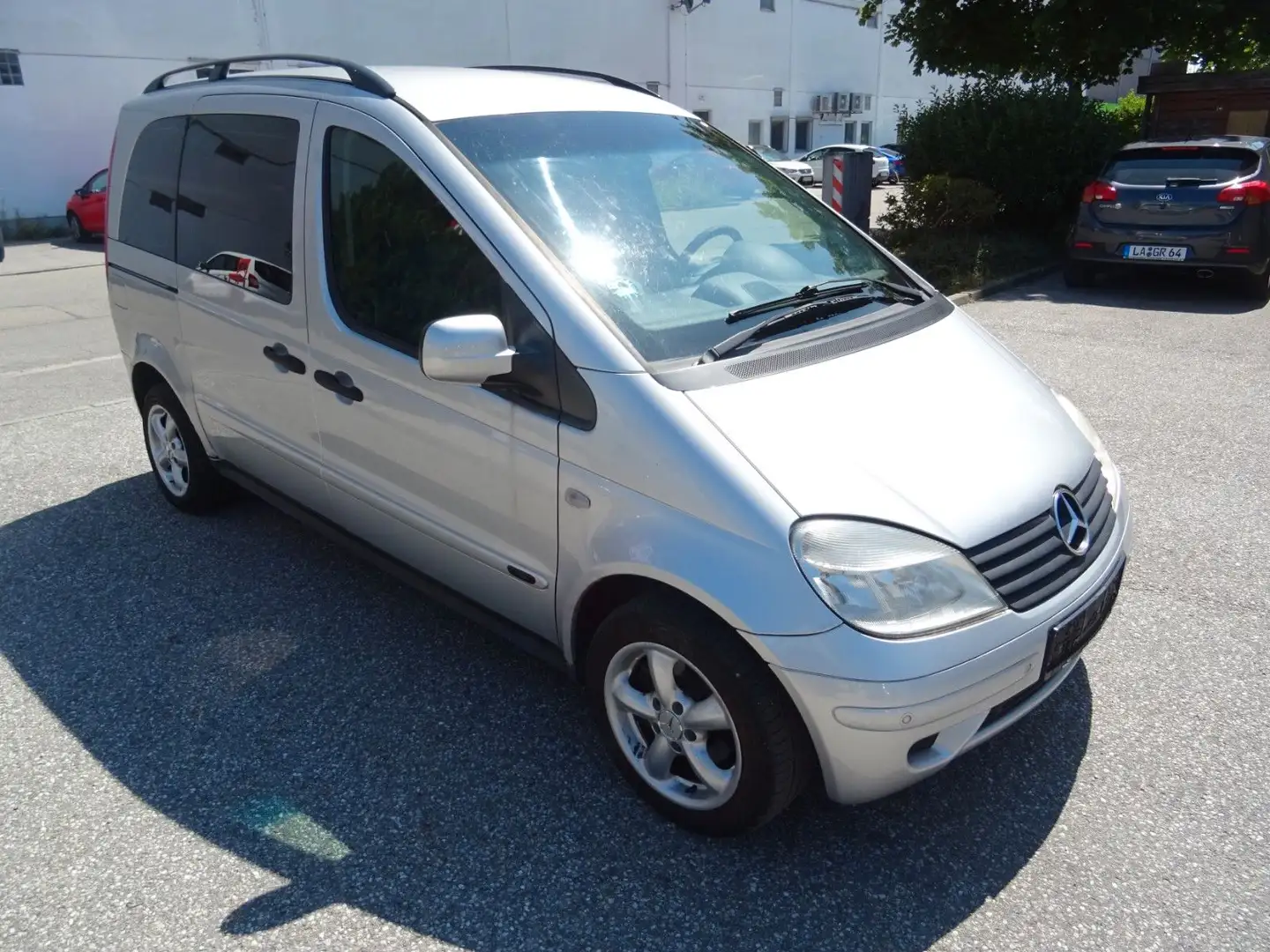 Mercedes-Benz Vaneo Compact Van 1.9/Automatik Getriebe srebrna - 2