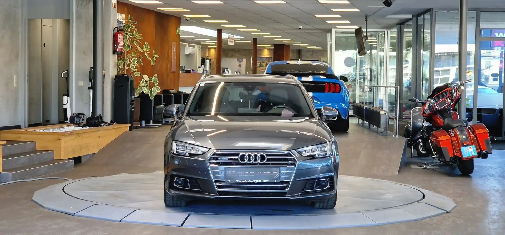 Audi A4 2.0 TDI Avant 2xS-Line 1-Hand S-Tronic *Virtual*AH Grau - 2