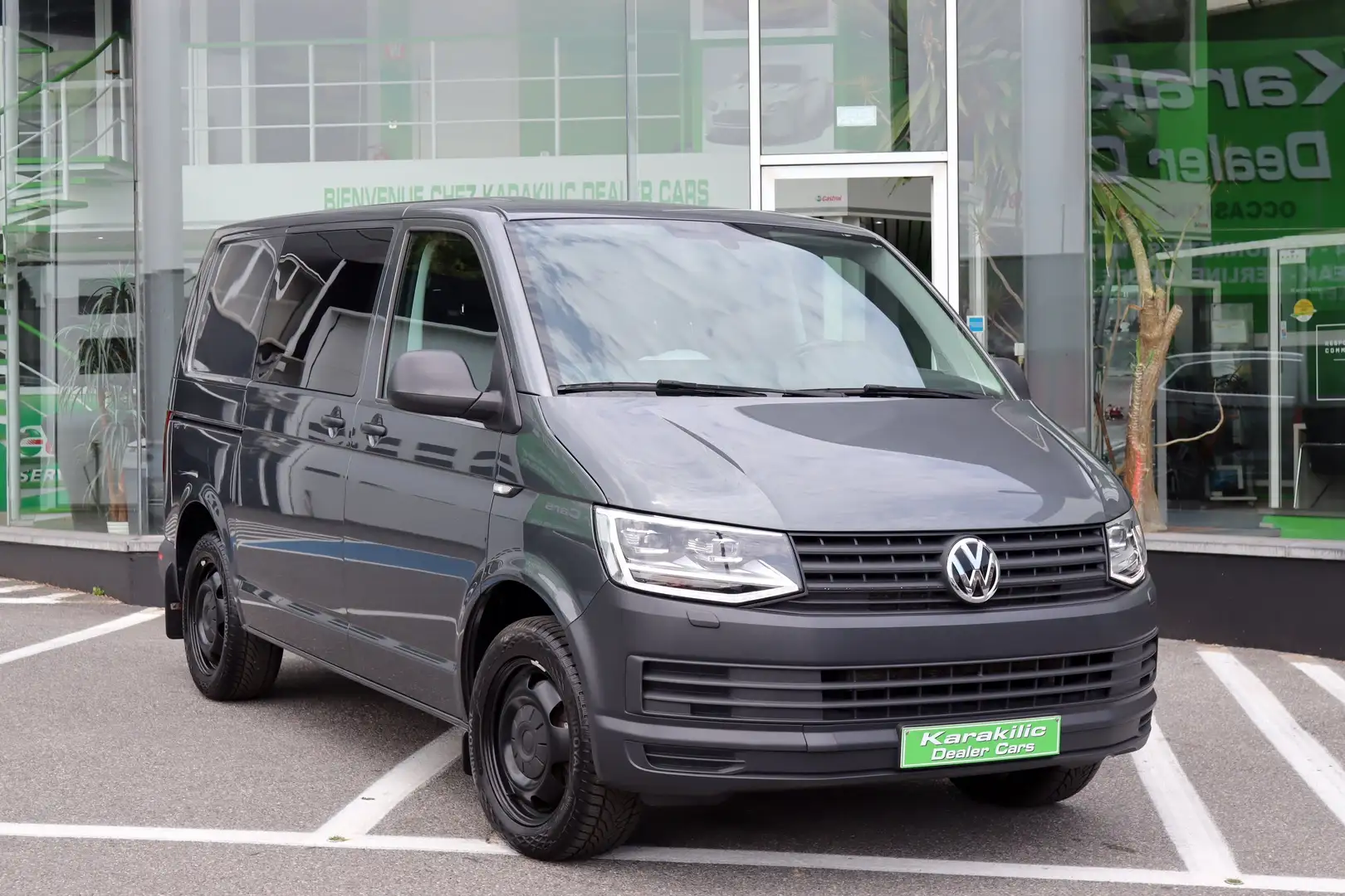 Volkswagen T6 Kombi 2.0TDi DSG 204CV DOUBLE CABINE 5PLACES FULL TVAC Gris - 1