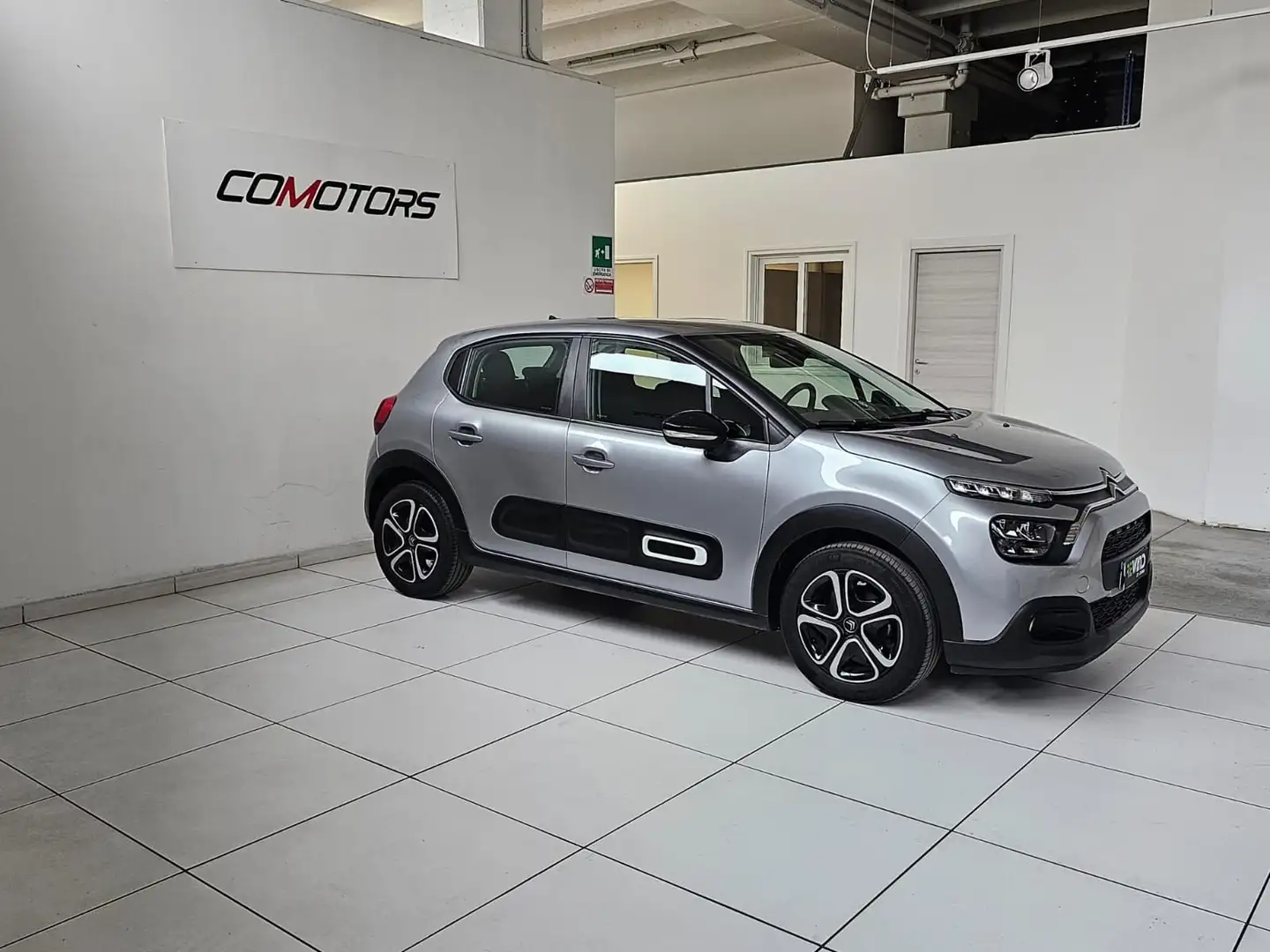 Citroen C3 PureTech 83 S&S Feel Pack Grijs - 2