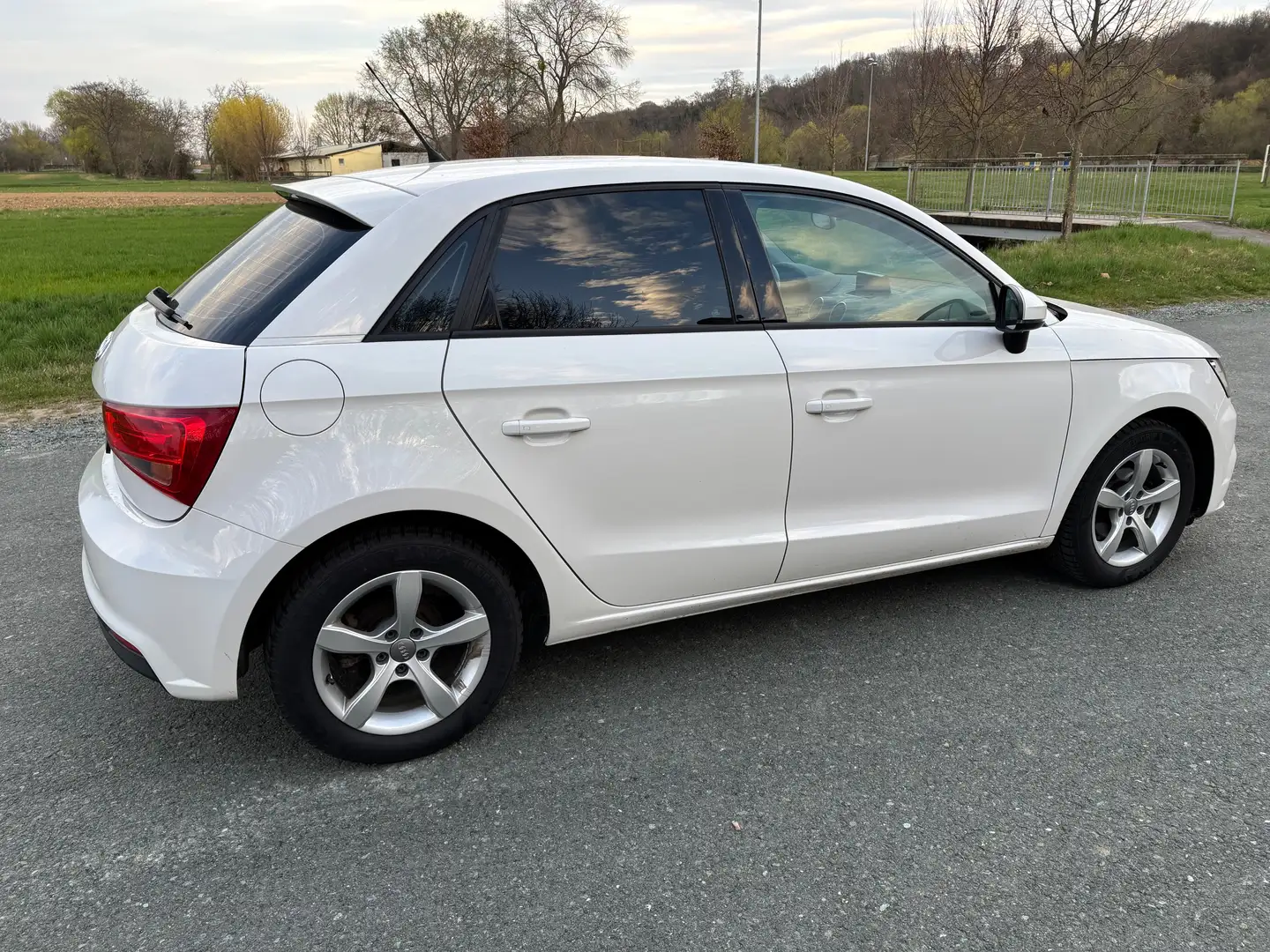 Audi A1 A1 SB 1,0 TFSI Weiß - 2