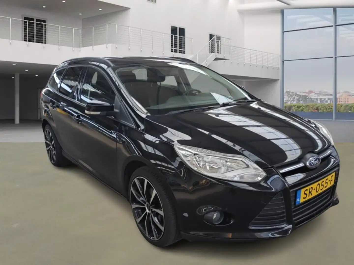 Ford Focus Wagon 1.0 EcoBoost Trend|navi|psensor|trekhaak|lag Zwart - 2