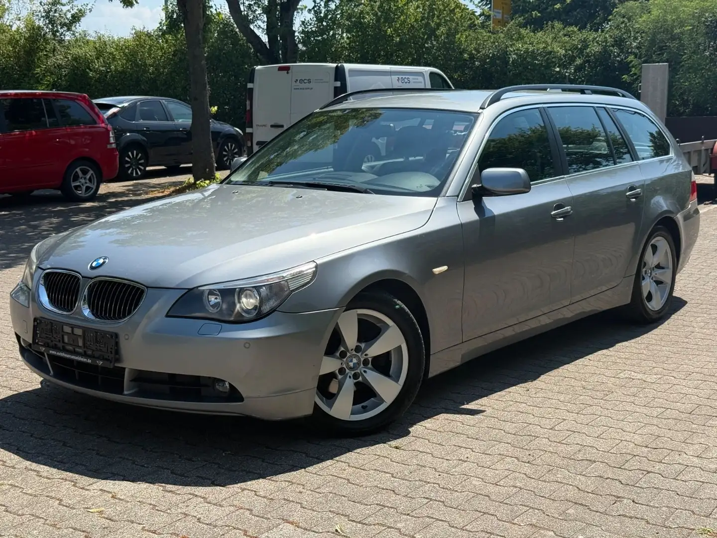 BMW 525 d Touring*AUTOM*KLIMAAUTOM*XENON*MULTI*TÜV* Grau - 1