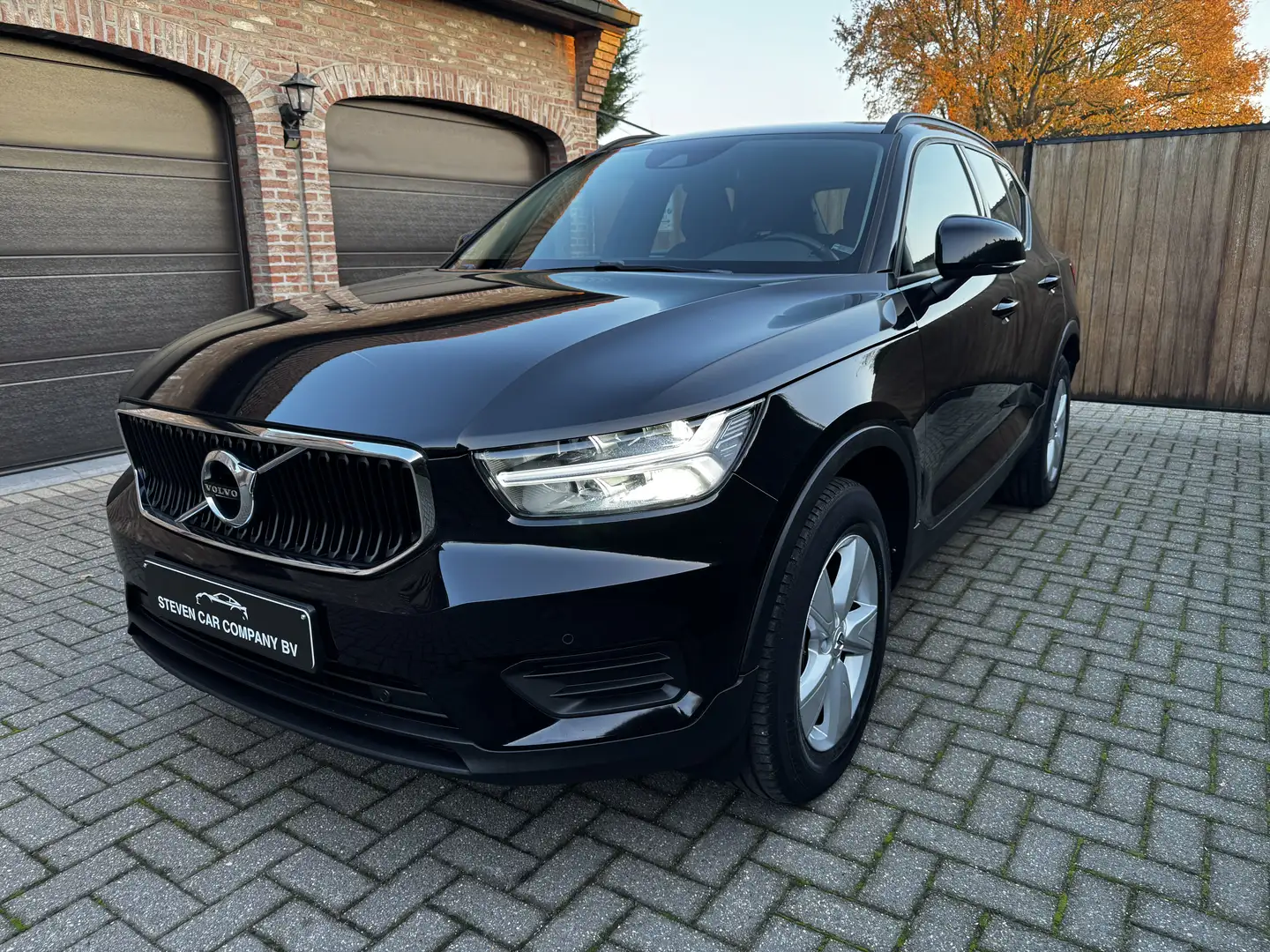 Volvo XC40 | FULL LED | NAVI | PDC | LANE WARNING | CARPLAY | Noir - 2