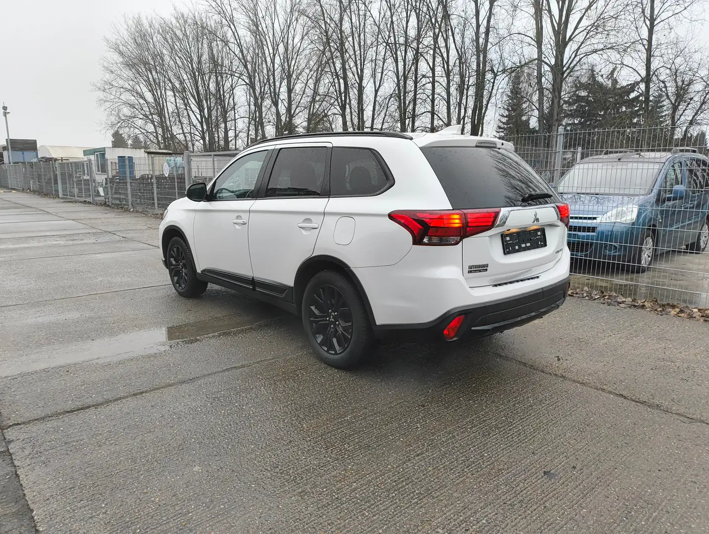 Mitsubishi Outlander Edition+ 2WD 7 Sitze SHD LED Noir - 2