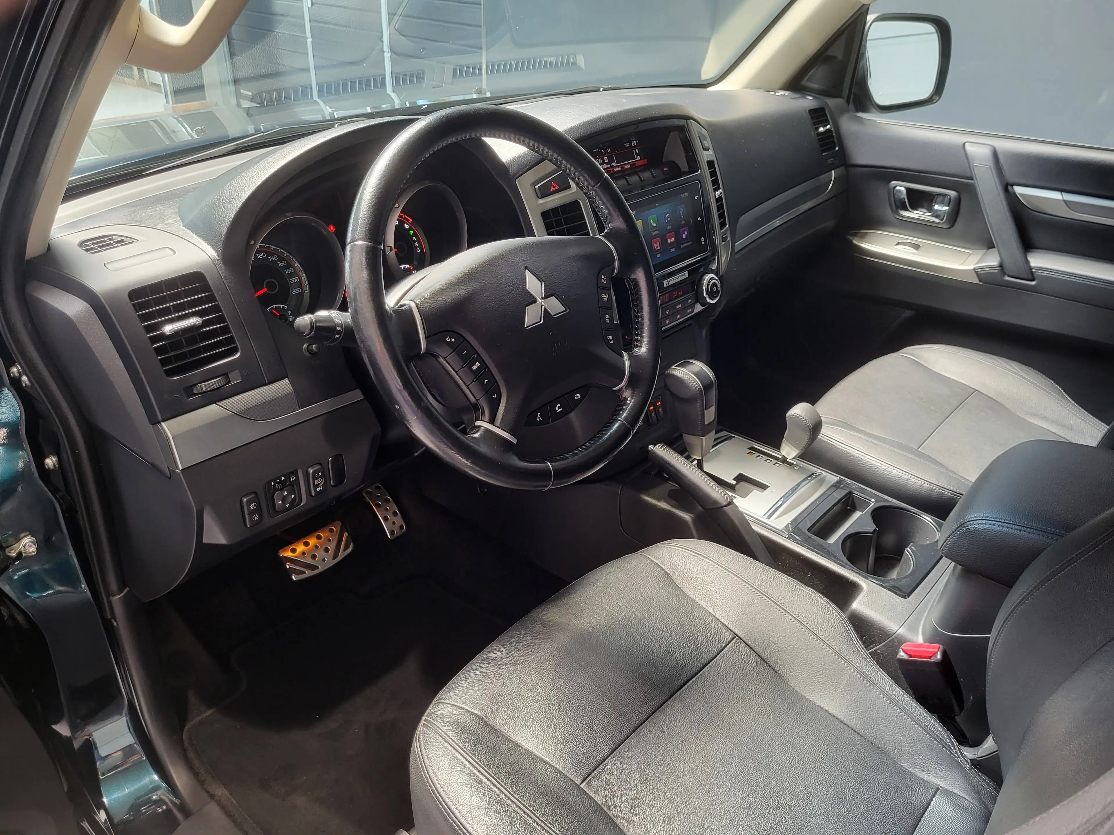 Mitsubishi Pajero 3.2 DI-D SUV-Star (5-trg.) *Navi| Xenon| Klima* — photo 6