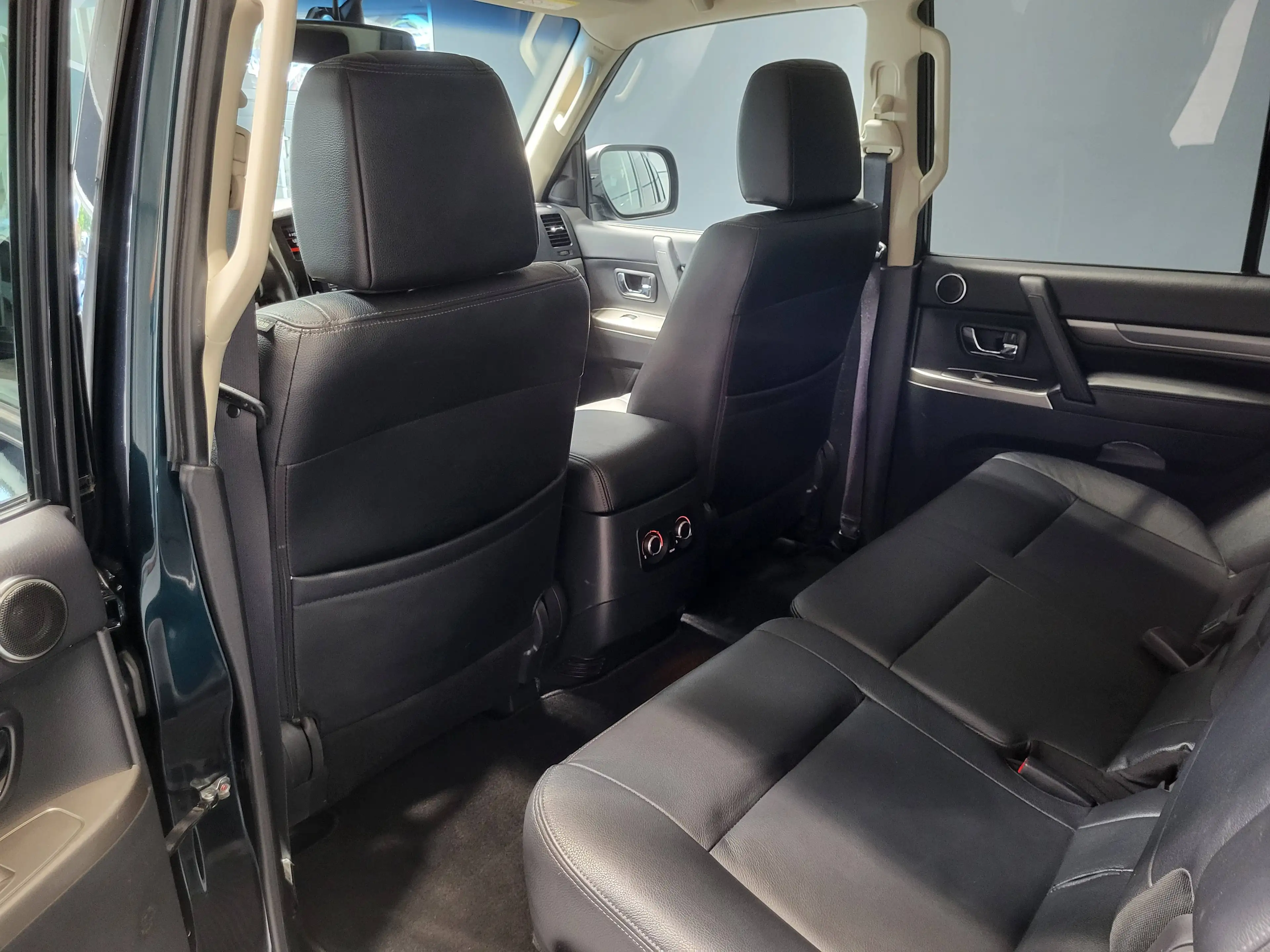Mitsubishi Pajero 3.2 DI-D SUV-Star (5-trg.) *Navi| Xenon| Klima* — photo 8
