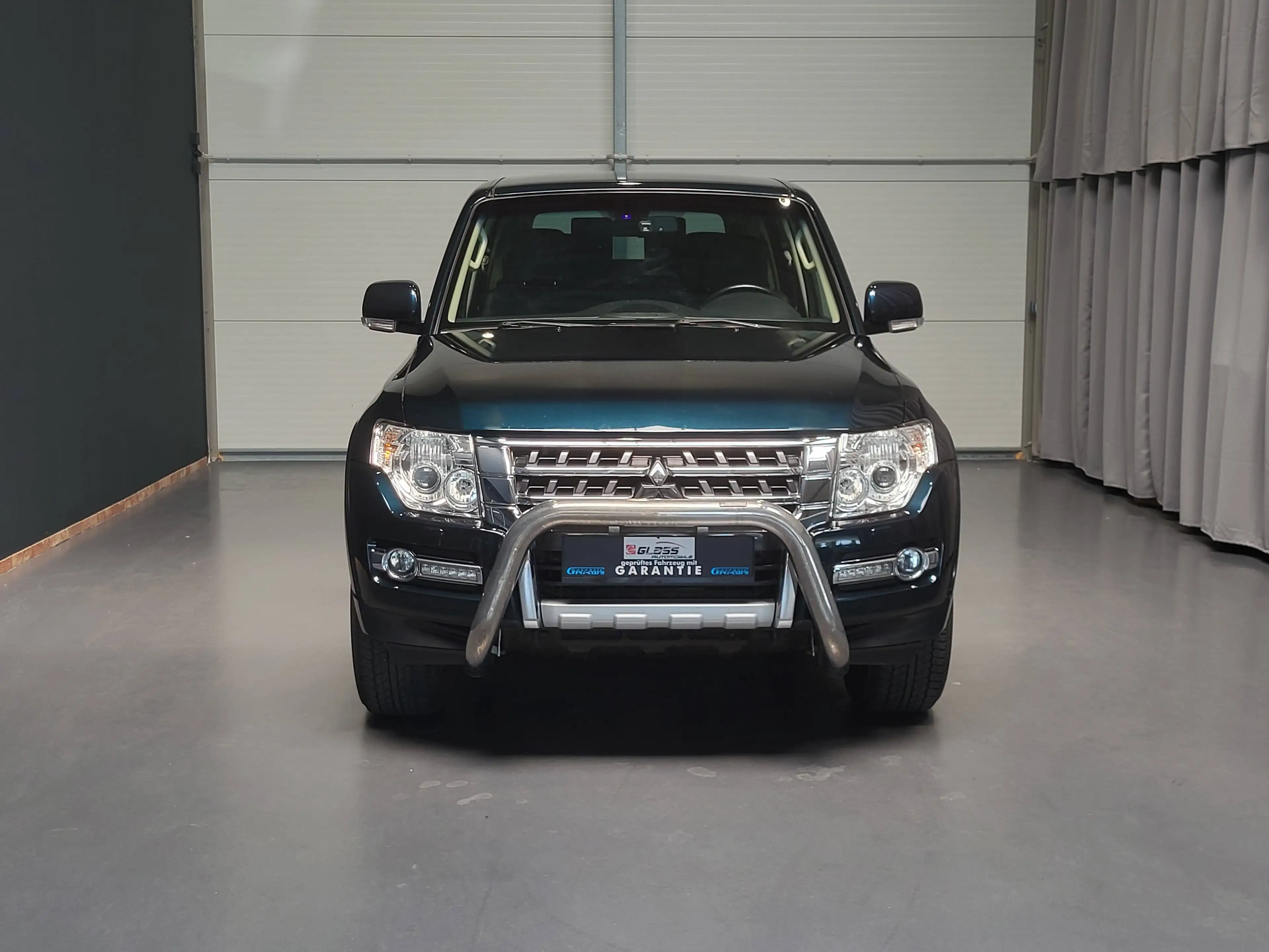 Mitsubishi Pajero 3.2 DI-D SUV-Star (5-trg.) *Navi| Xenon| Klima* — photo 2