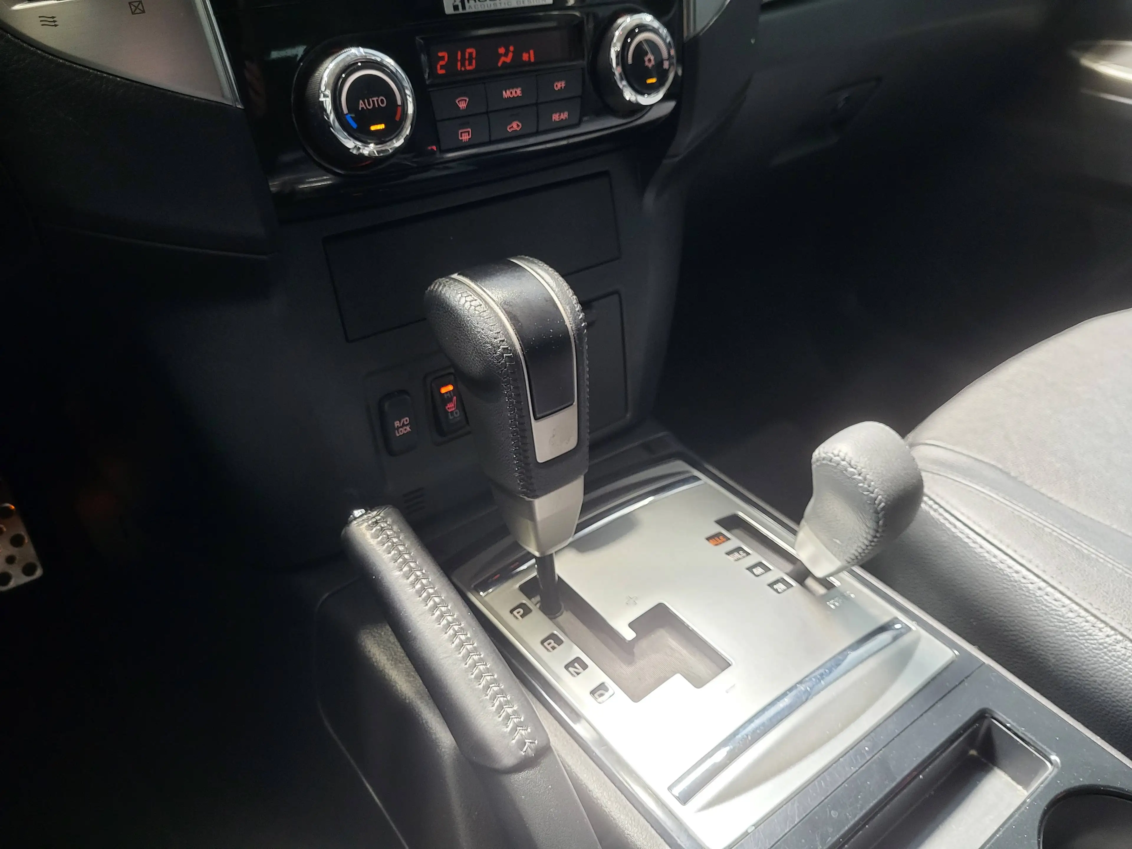 Mitsubishi Pajero 3.2 DI-D SUV-Star (5-trg.) *Navi| Xenon| Klima* — photo 15