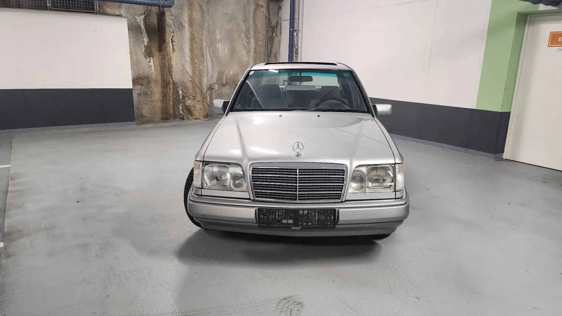 Mercedes-Benz E 220 - 1