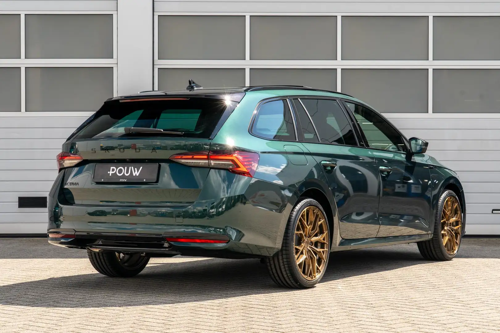 Skoda Octavia Combi 1.5 TSI 150pk DSG MHEV Sportline Business | Groen - 2