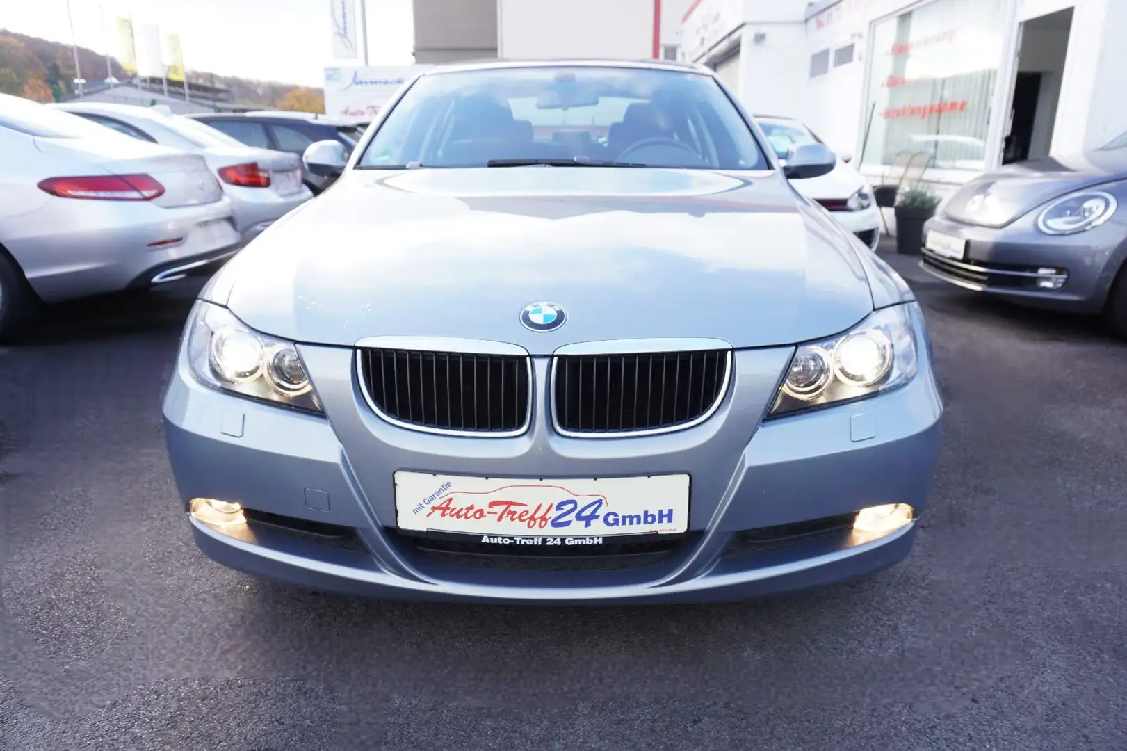 BMW 318 i *1.Hand*nur 36.475KM*NEUWERTIG*GARANTIE*+++ Grau - 2