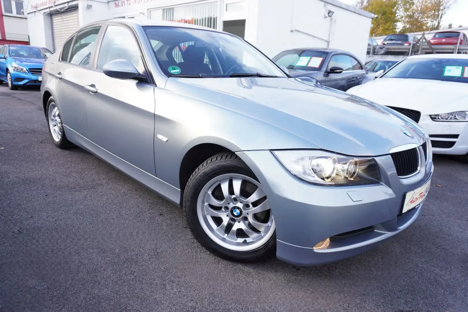 BMW 318 i *1.Hand*nur 36.475KM*NEUWERTIG*GARANTIE*+++ Grau - 1