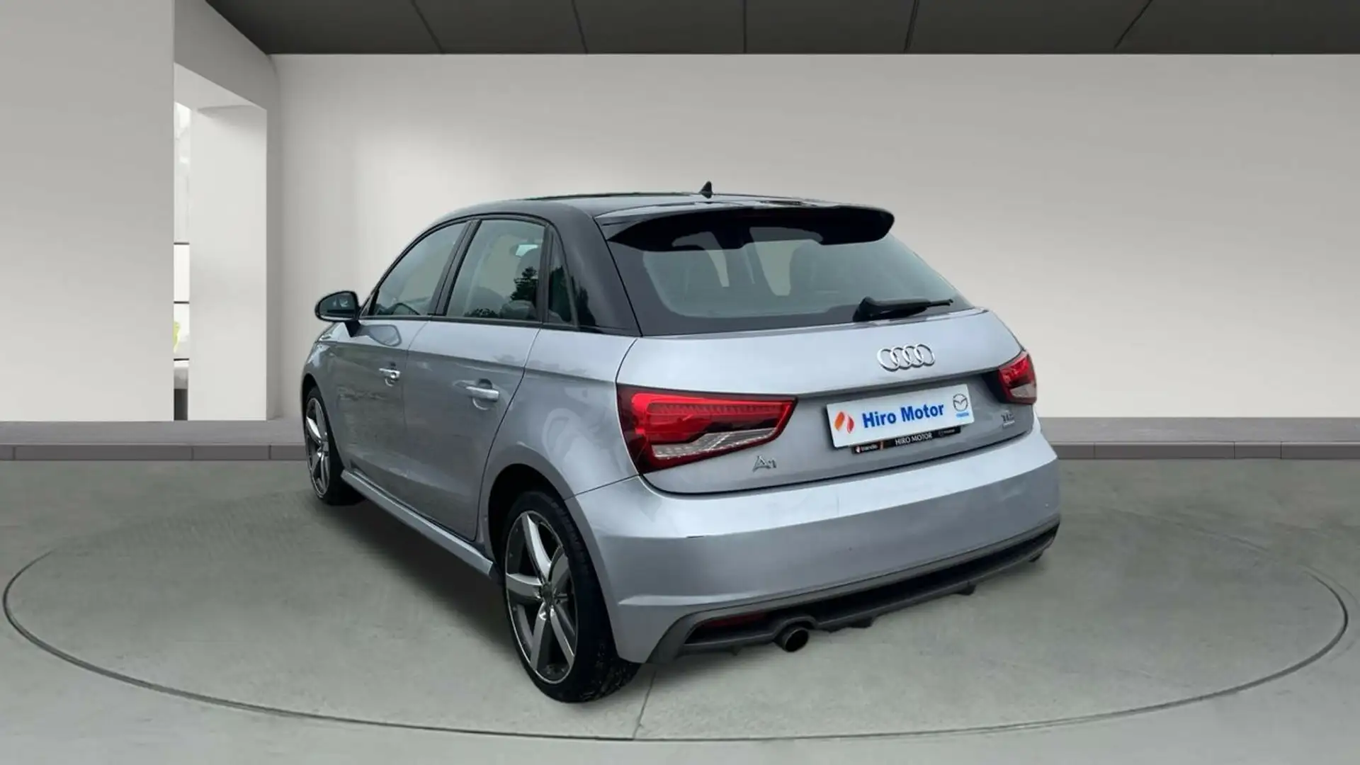 Audi A1 Sportback 1.4TDI ultra Design Gris - 2