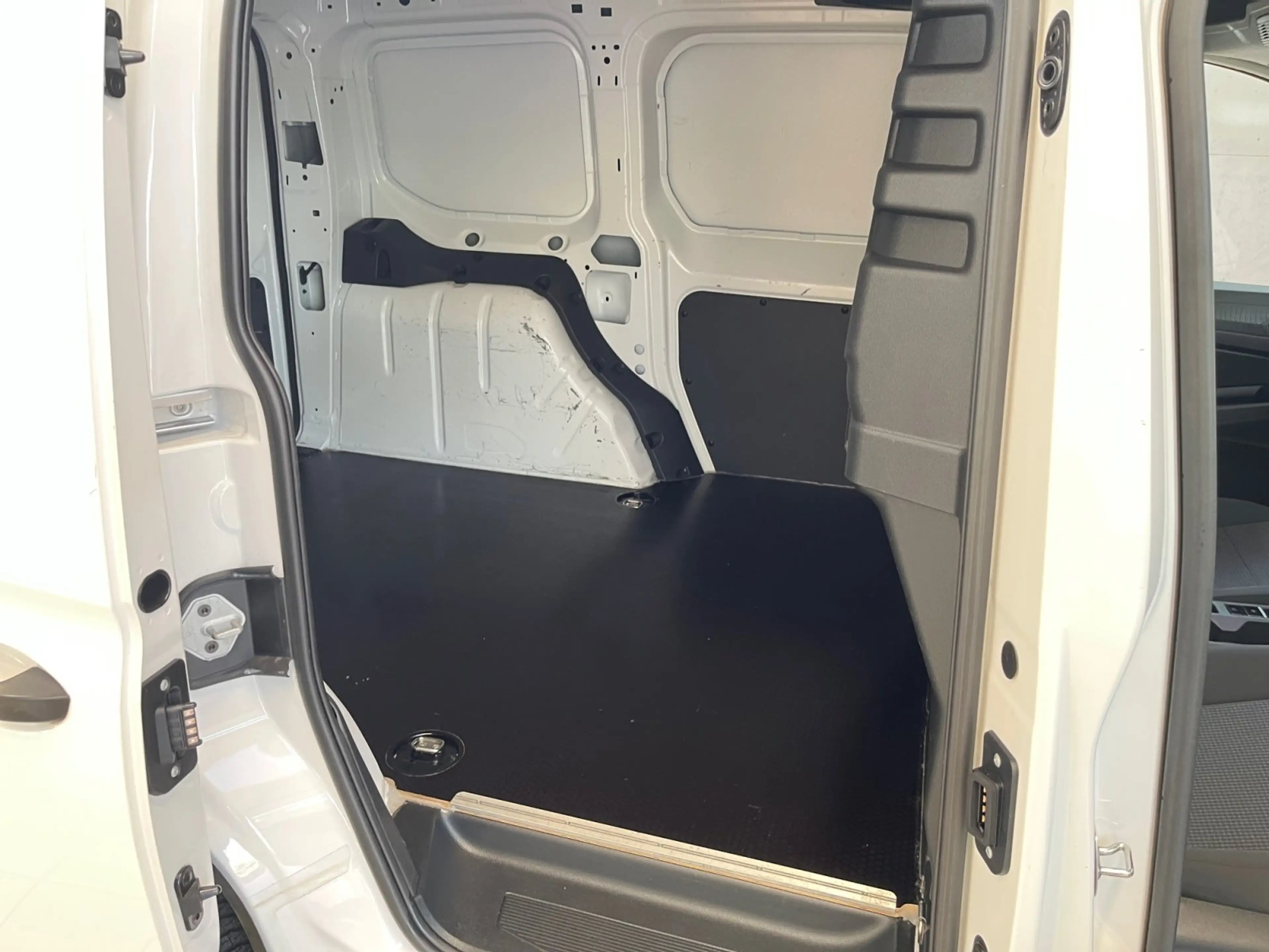 Volkswagen Caddy Cargo EcoProfi 1.5TSI Flügeltüren Tempomat — photo 11