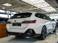 BMW i5 Touring eDrive 40 M-Sport Pro PANO AHK HUD Bílá - thumbnail 2