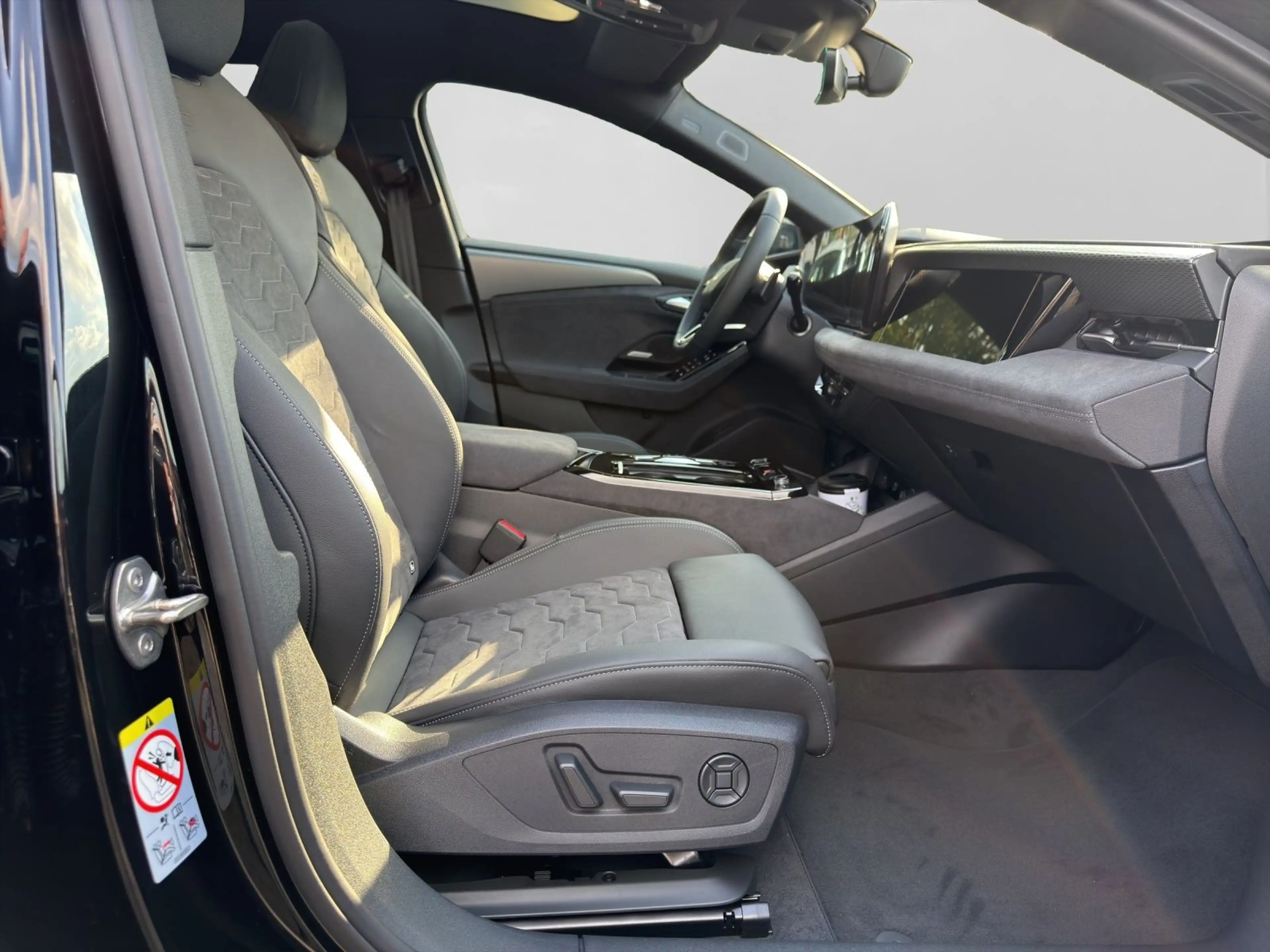 Audi A6 e-tron performance S LINE MATRIX PANO H — photo 4