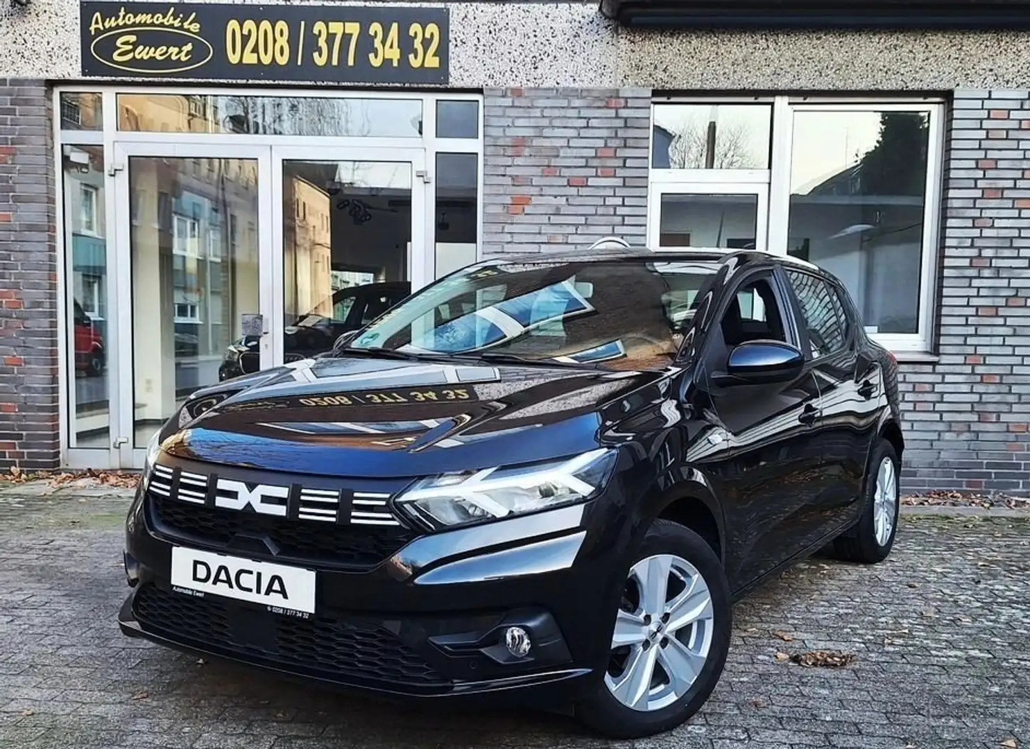 Dacia Sandero Automatik nur26Tkm 1.Hd Navi Kamera SHZ DAB Alu Noir - 1
