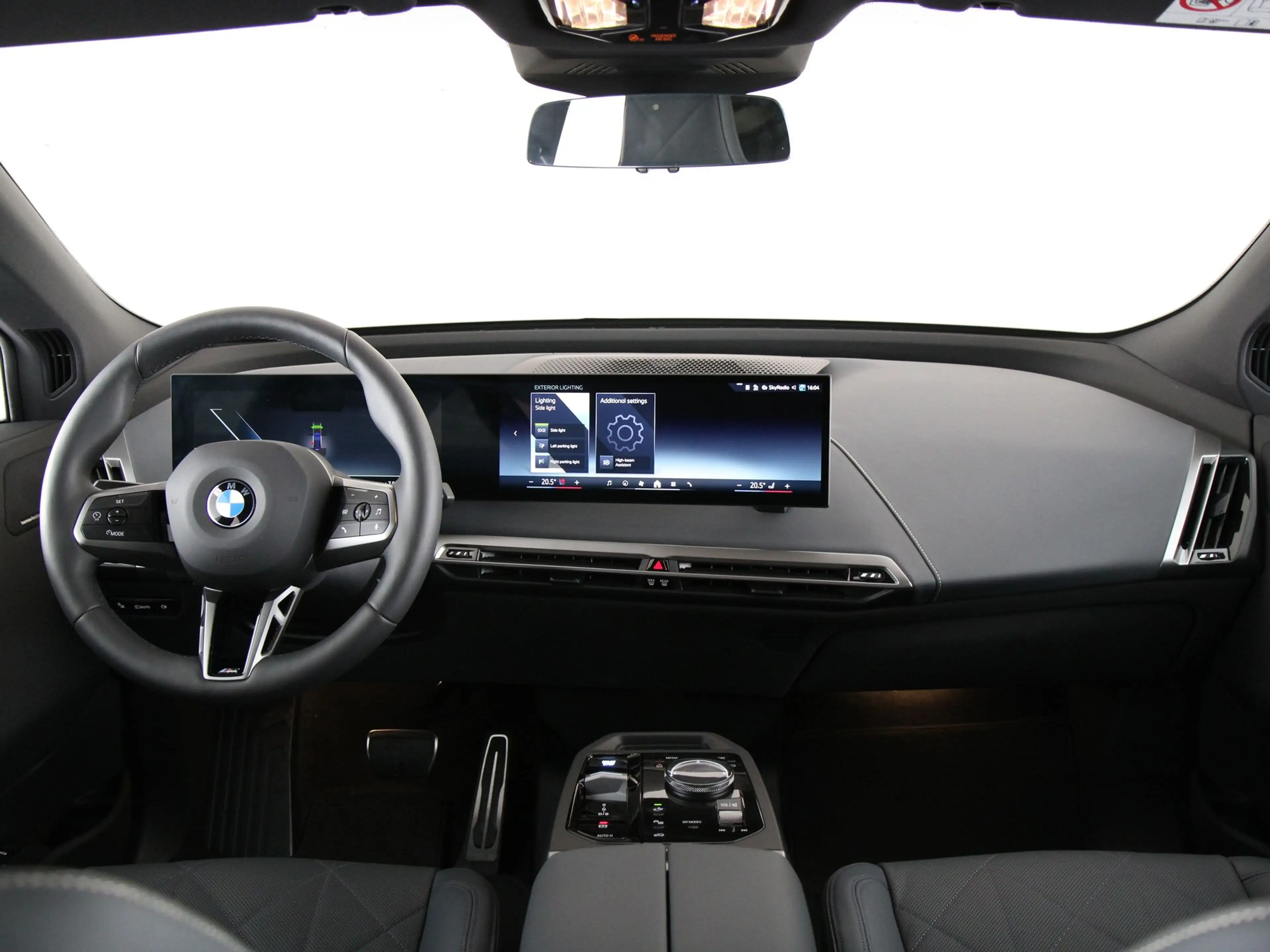 BMW iX xDrive60 112 kWh M Sport Pro — photo 12
