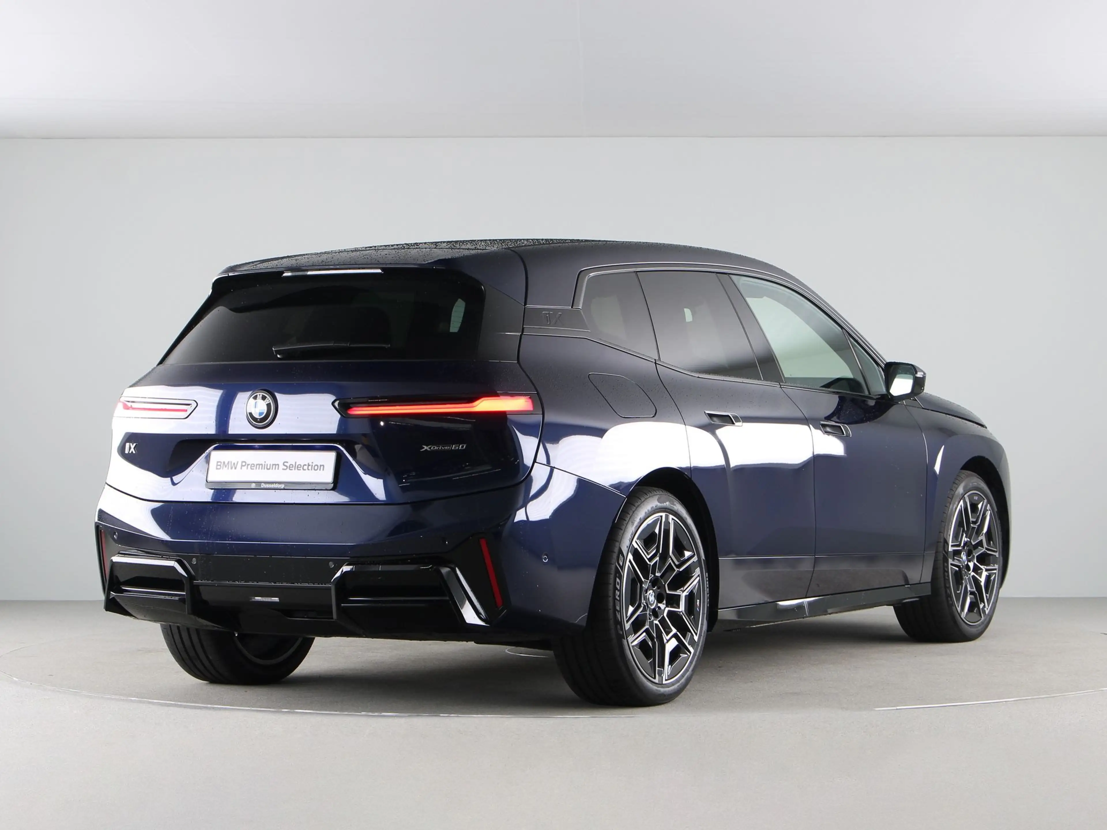 BMW iX xDrive60 112 kWh M Sport Pro — photo 8