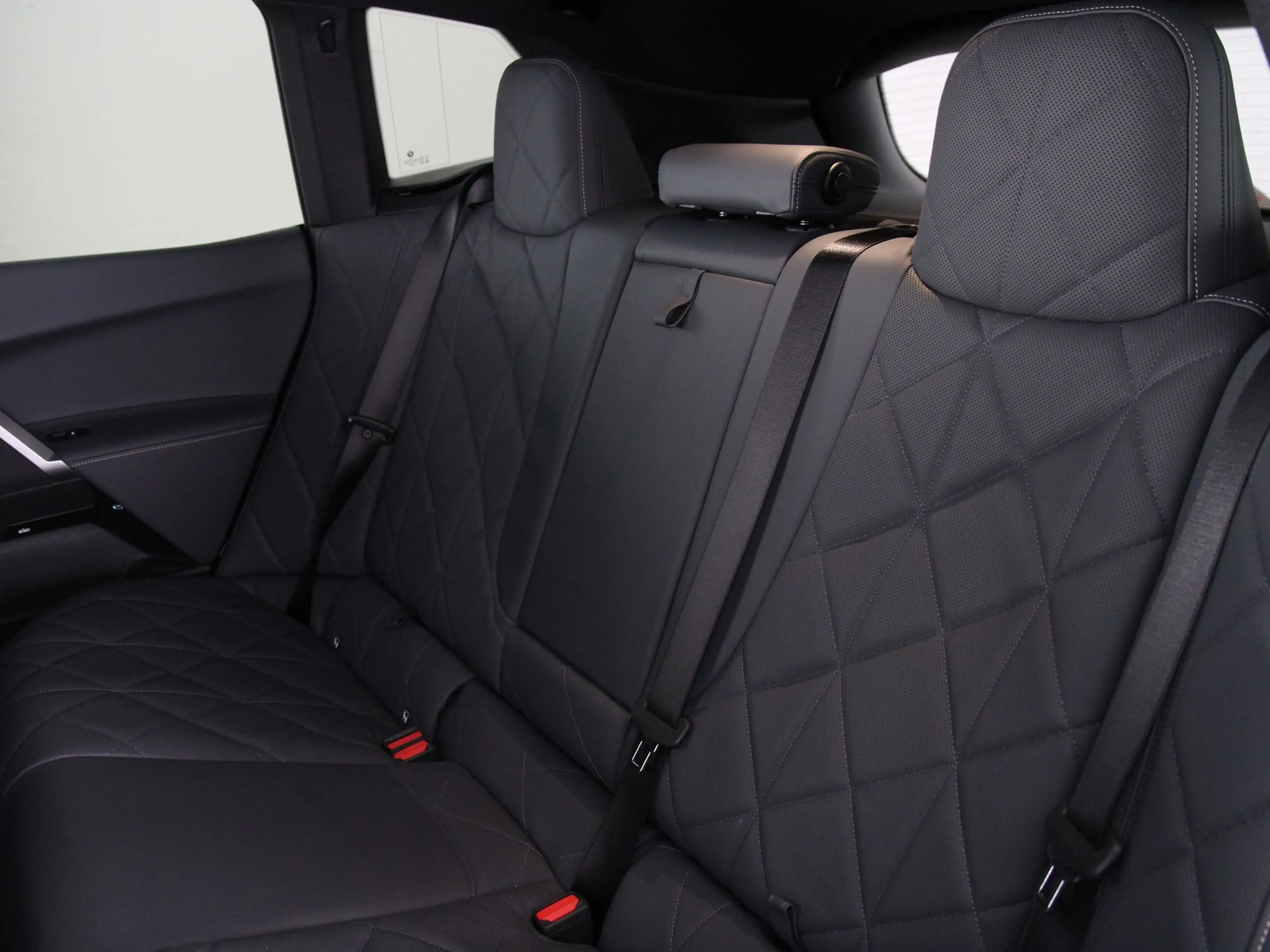 BMW iX xDrive60 112 kWh M Sport Pro — photo 15
