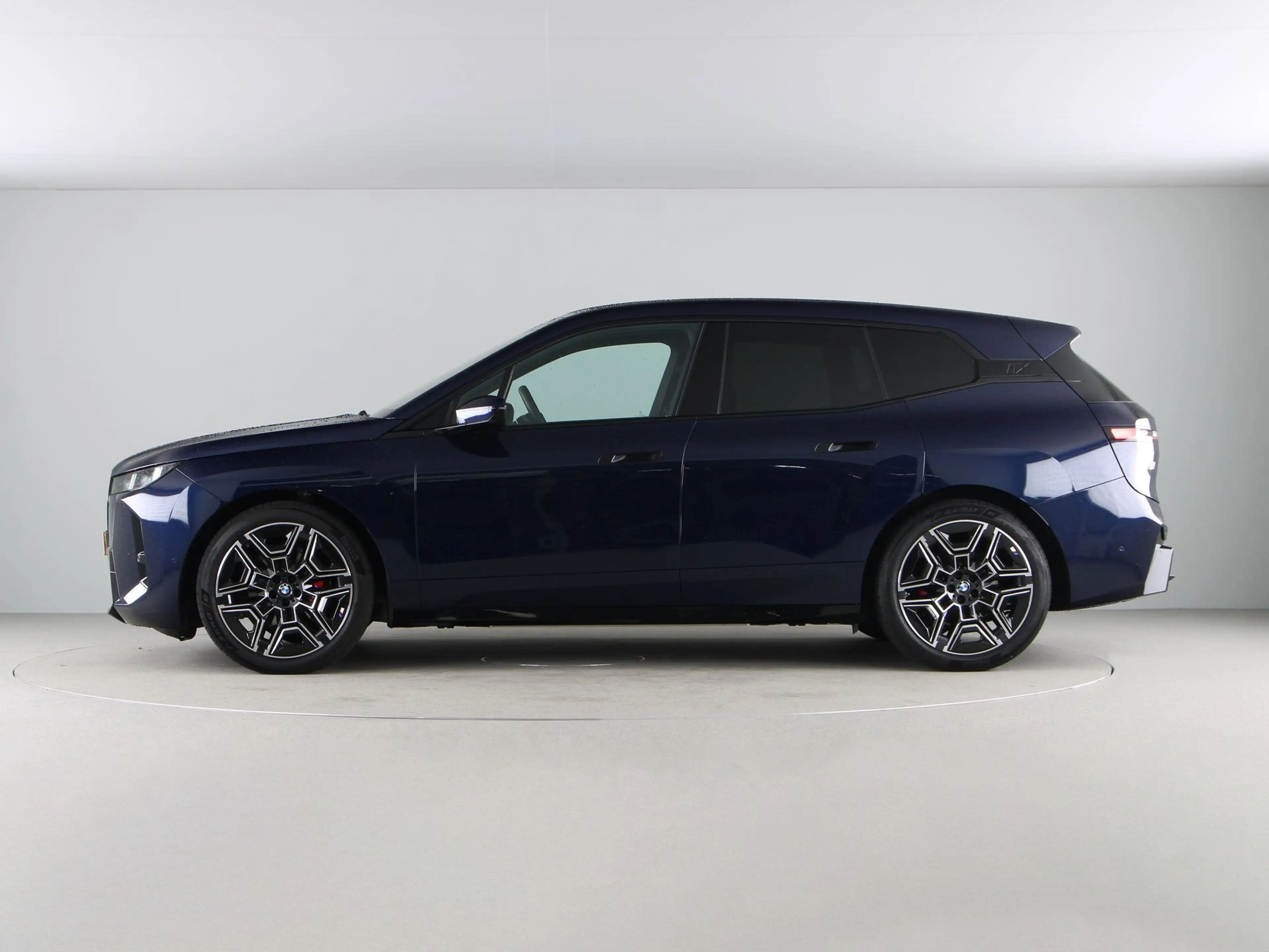 BMW iX xDrive60 112 kWh M Sport Pro — photo 11