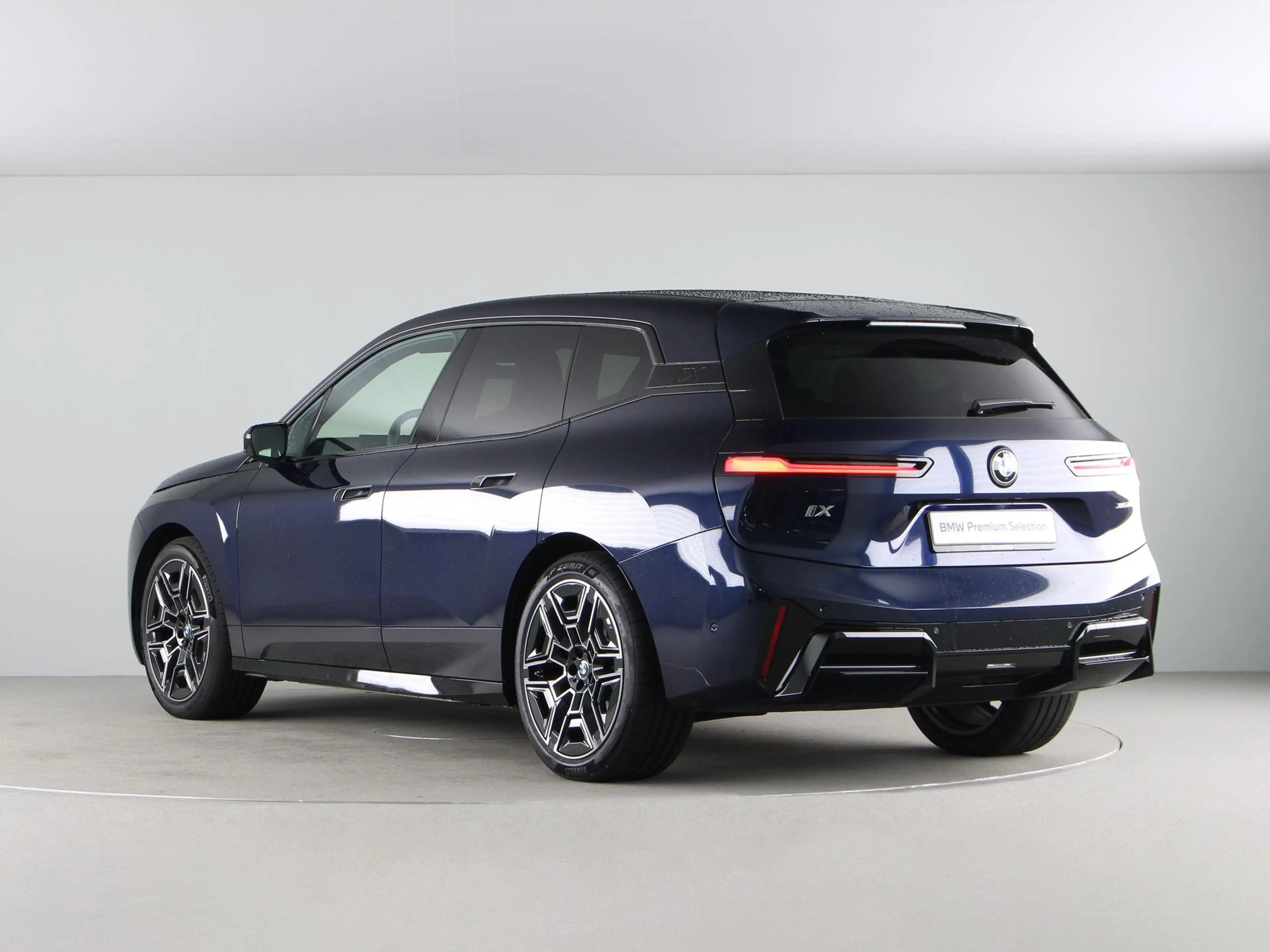 BMW iX xDrive60 112 kWh M Sport Pro — photo 10