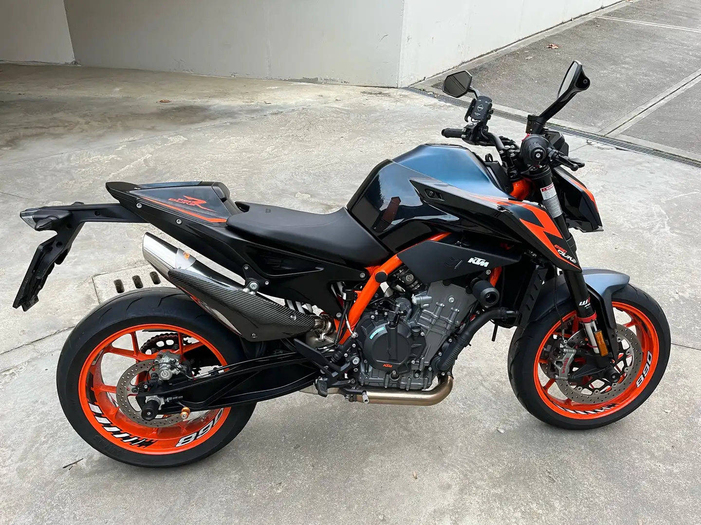 KTM 890 Duke R R - 1