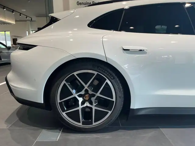 Porsche Taycan view 14