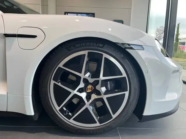 Porsche Taycan view 13