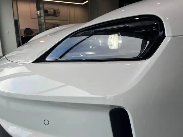 Porsche Taycan view 9