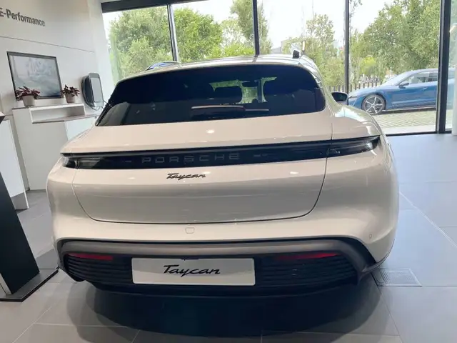 Porsche Taycan view 8