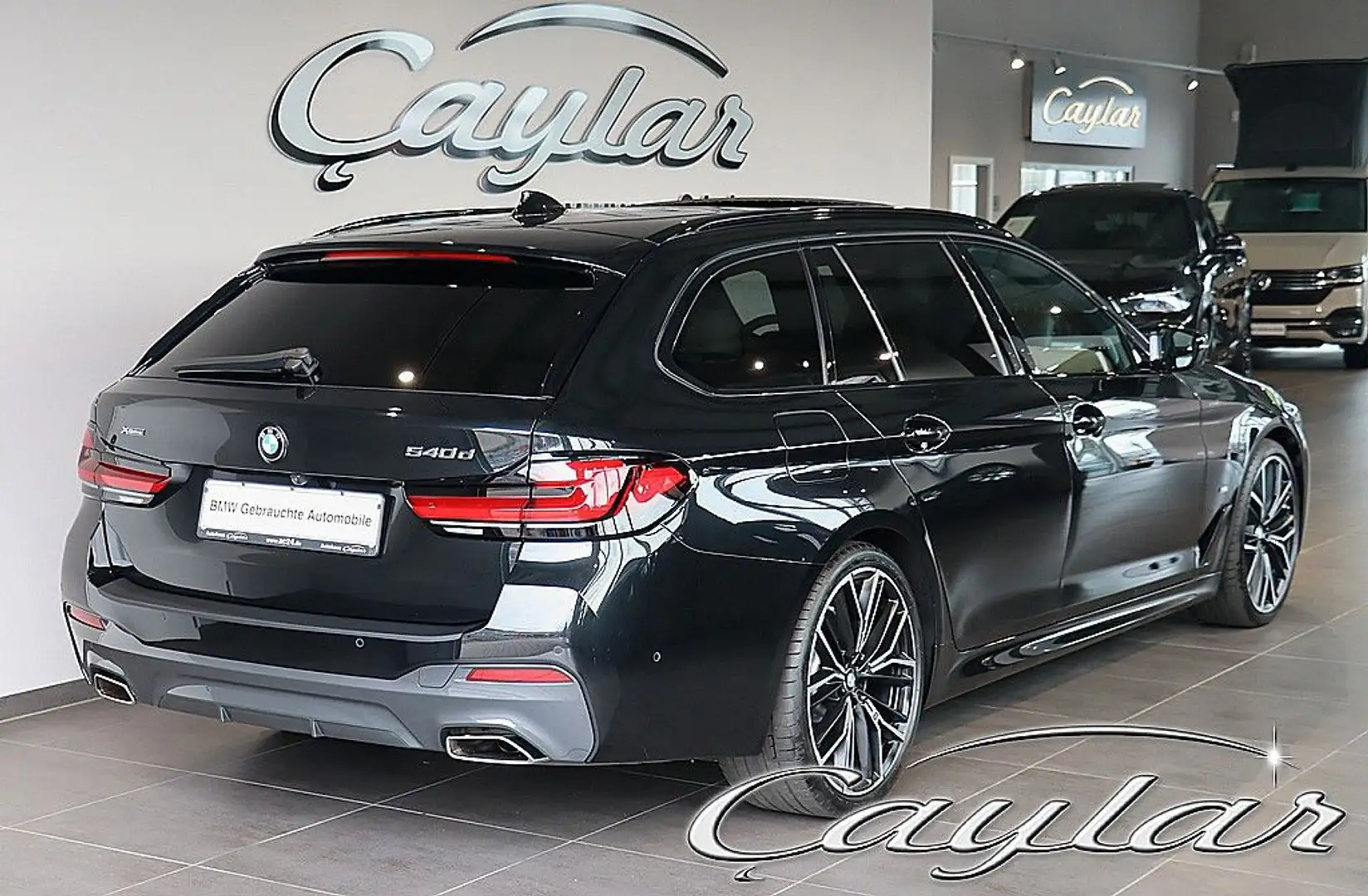 BMW 540 xd TOUR M SPORT NAPPA BELÜFTET LASER PANO 20" Zwart - 2