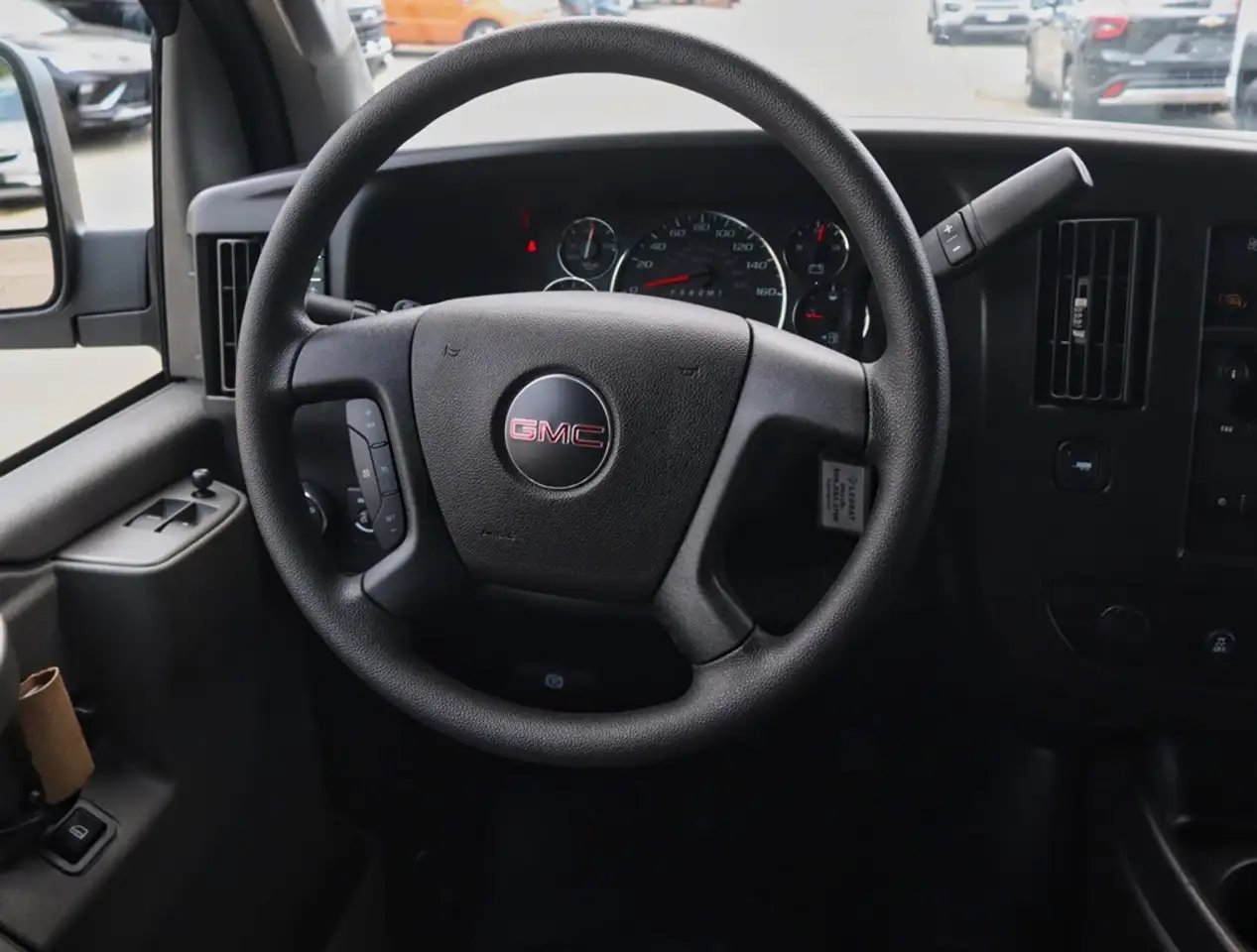 GMC Savana снимка GMC Savana