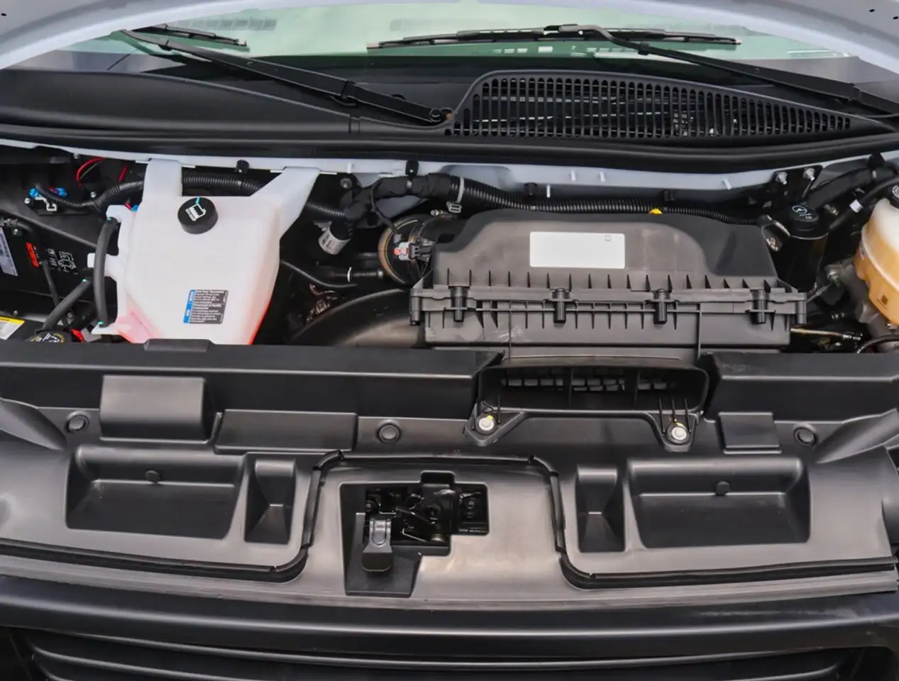 GMC Savana снимка GMC Savana