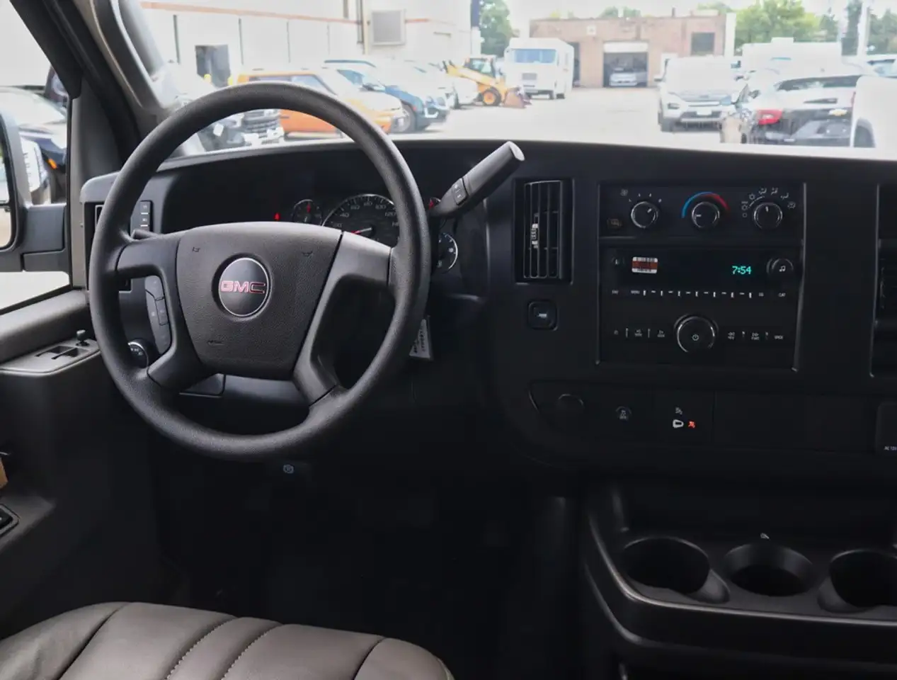 GMC Savana снимка GMC Savana