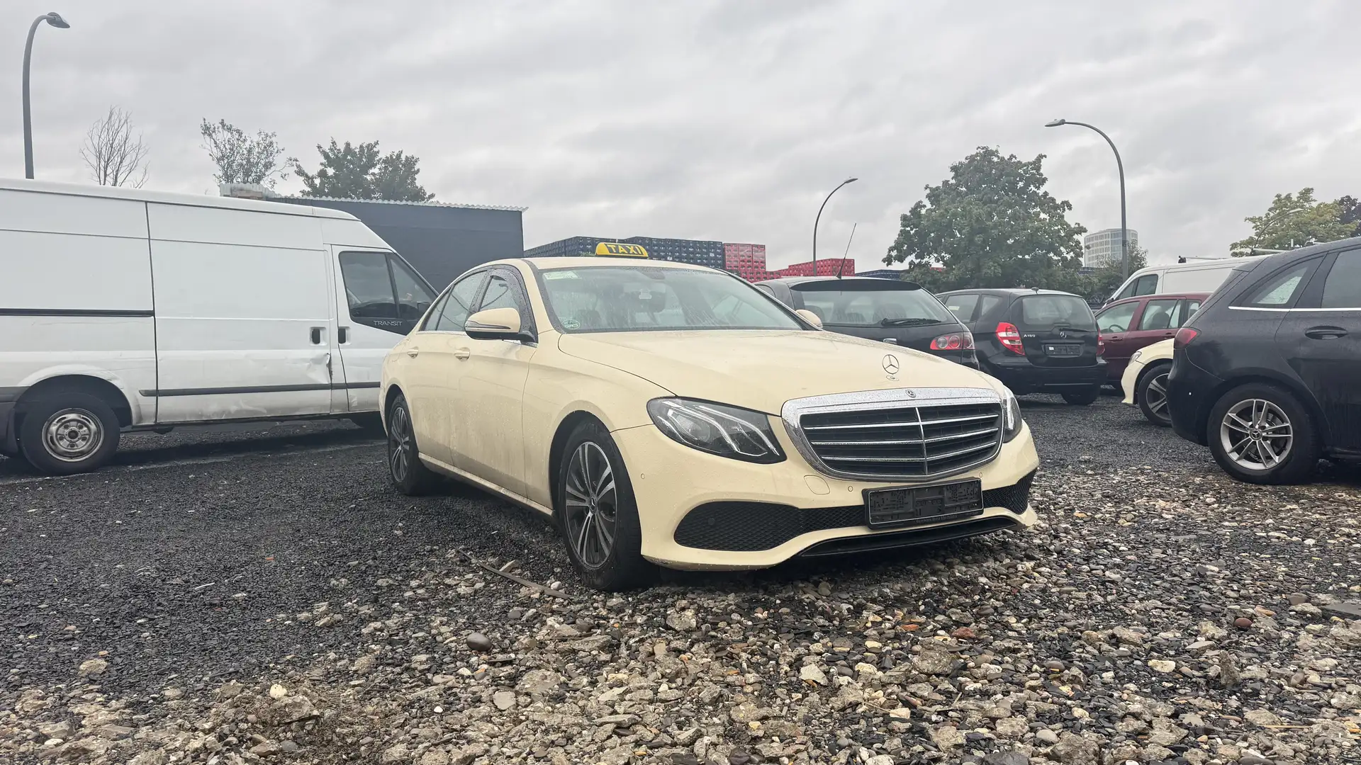 Mercedes-Benz E 200 E 200 d Aut. Navi Kamera LED Xenon Beige - 1
