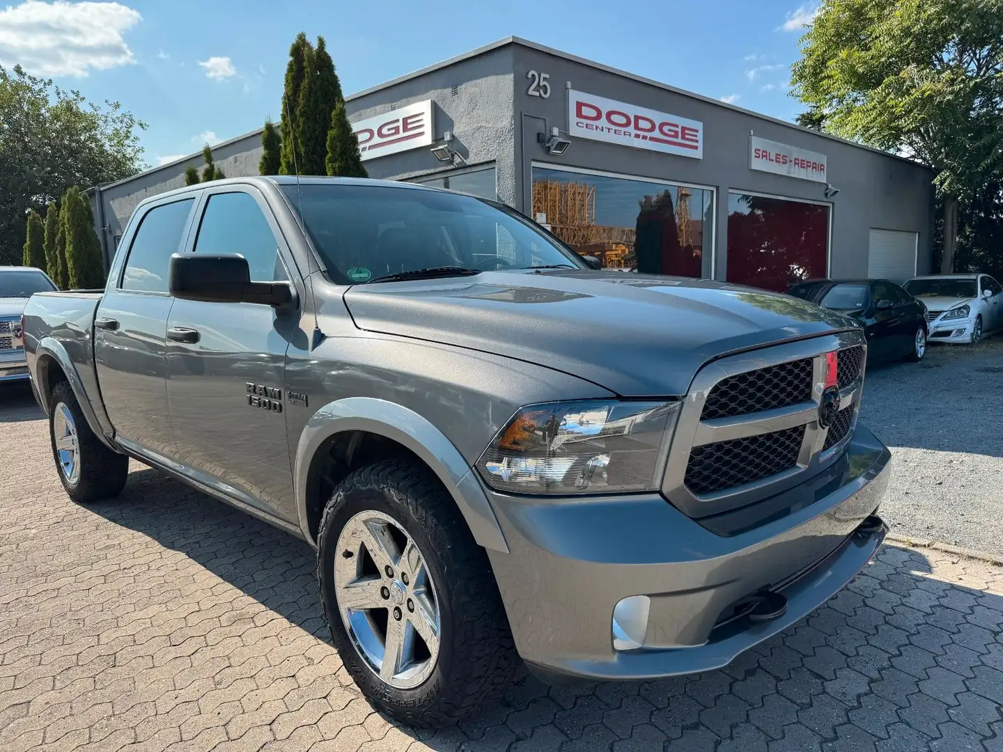 Dodge RAM 1500 5,7 L  CREW CAB  Leder/ 4x4/Gr. Display Grau - 1