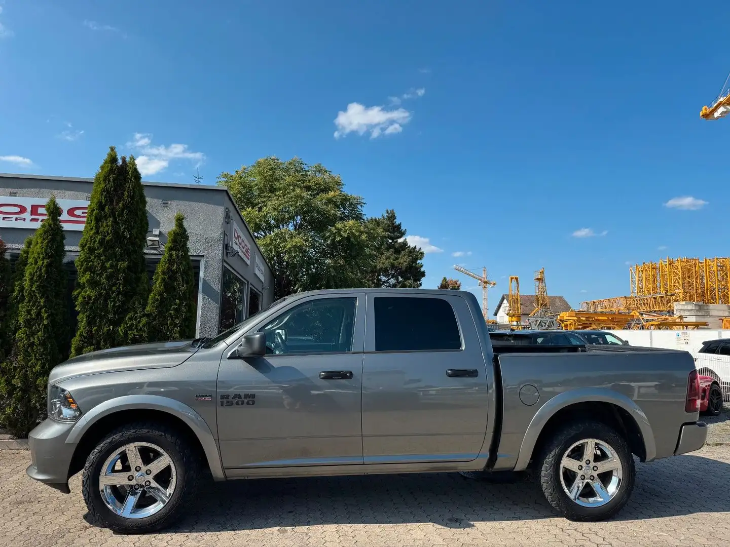 Dodge RAM 1500 5,7 L  CREW CAB  Leder/ 4x4/Gr. Display Grau - 2