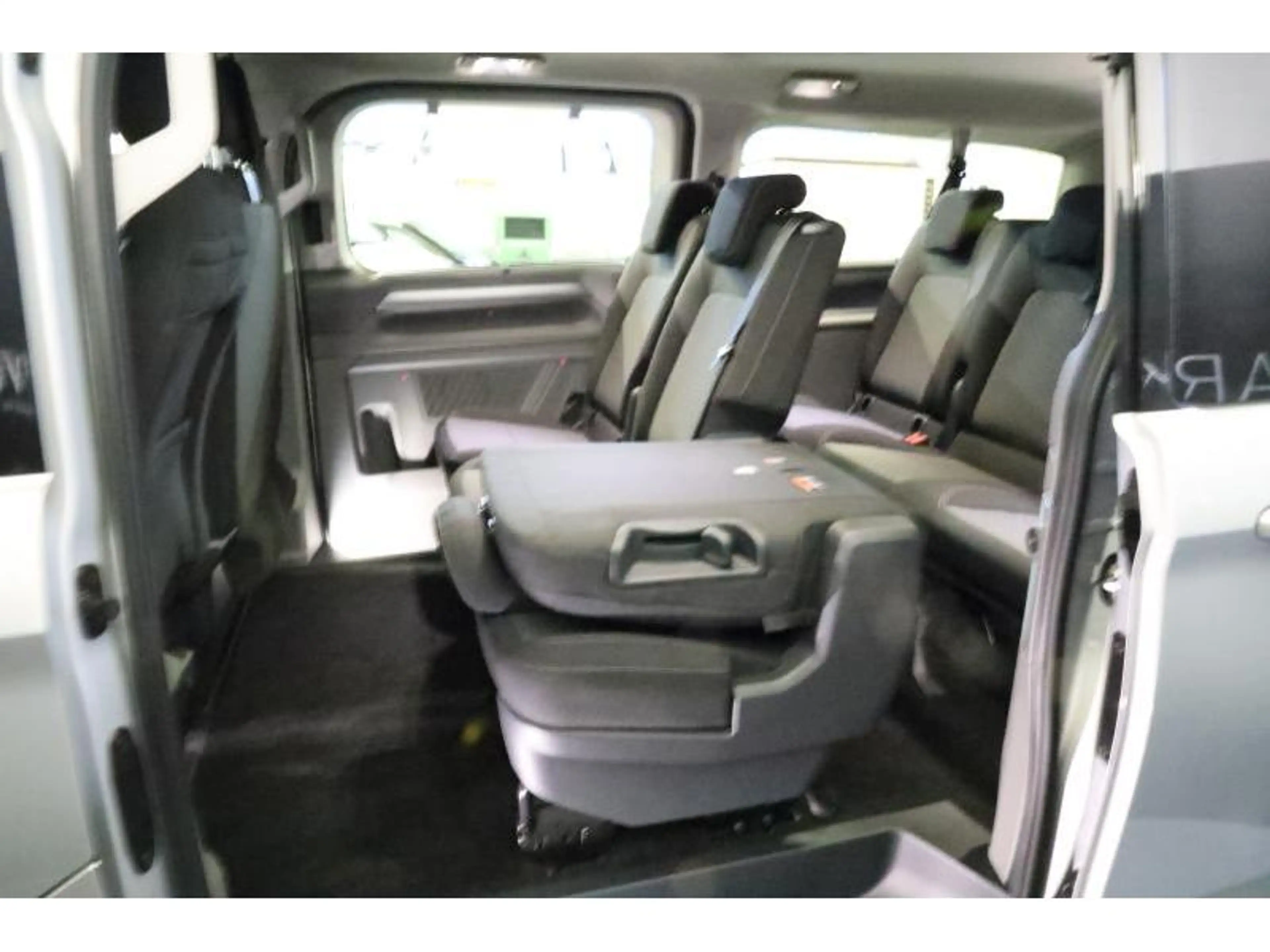 Volkswagen T7 Caravelle Style LONG LR — photo 10