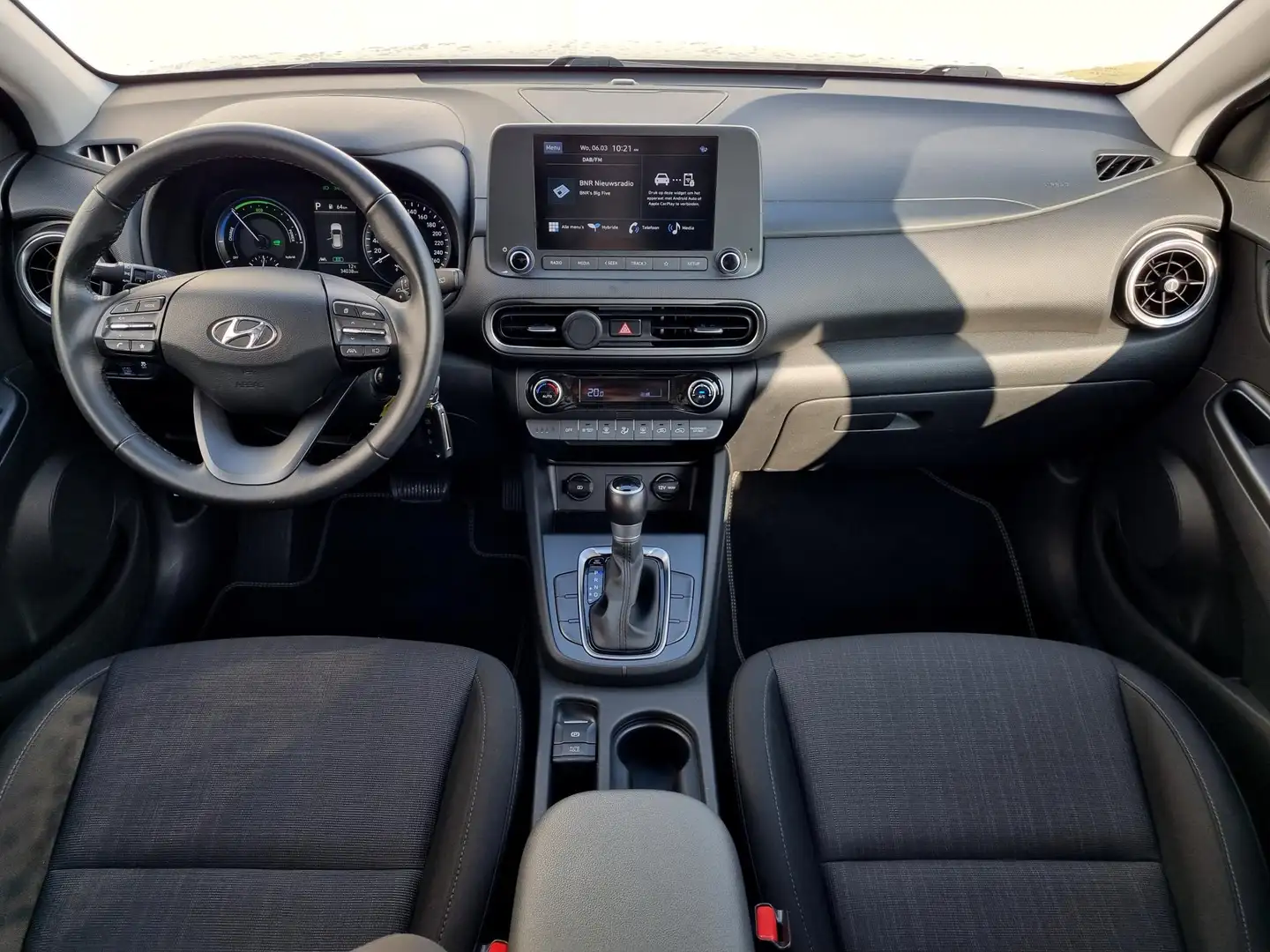 Hyundai KONA 1.6 GDI HEV Comfort Automaat / Navigatie Via Andro Grijs - 2