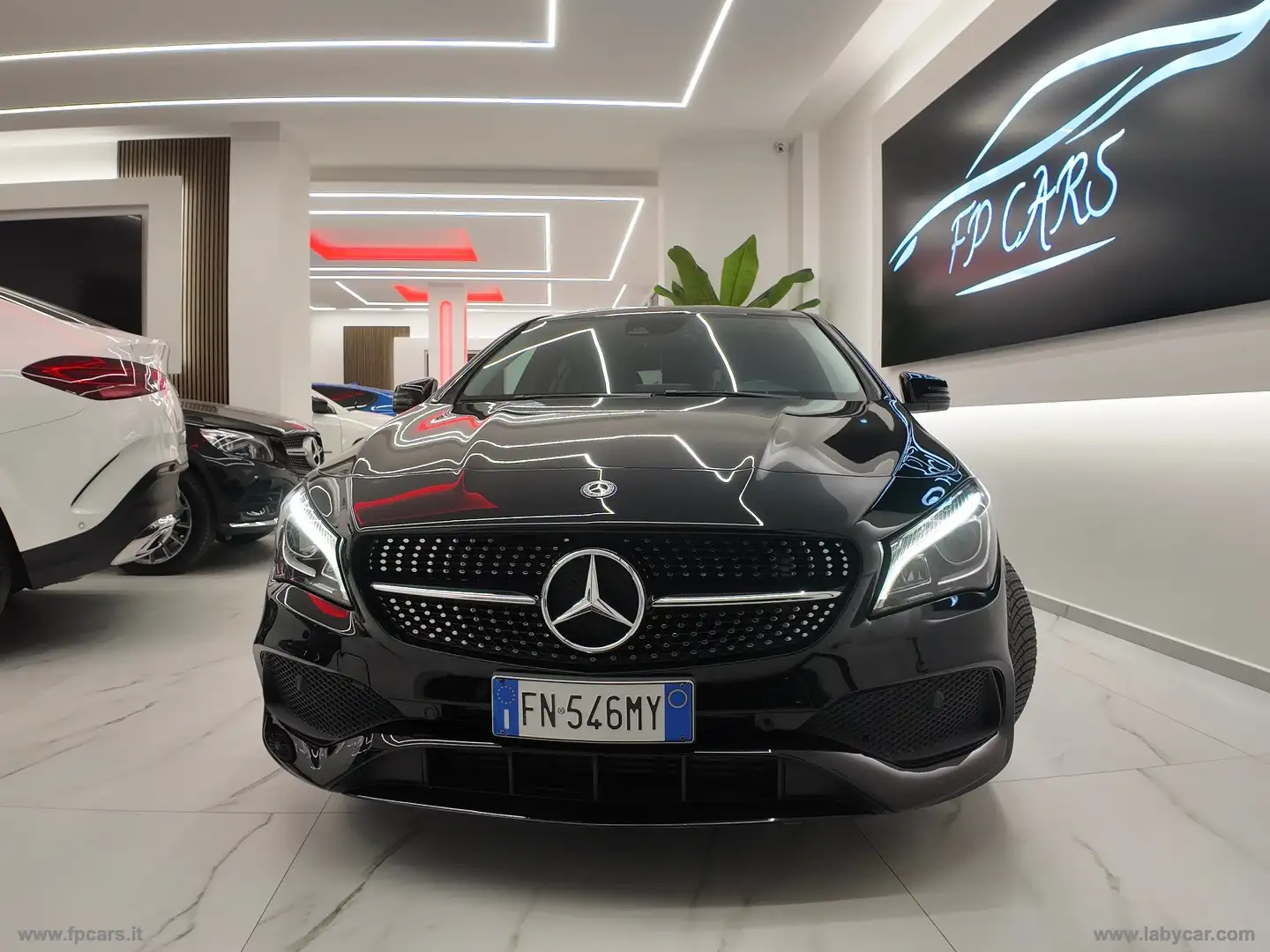 Mercedes-Benz CLA 200 CLA 200 d 4Matic Automatic Premium AMG SHOOTING BR Zwart - 2