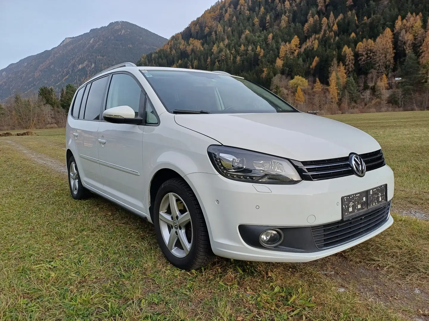 Volkswagen Touran Highline 2,0 TDI DPF DSG - 1