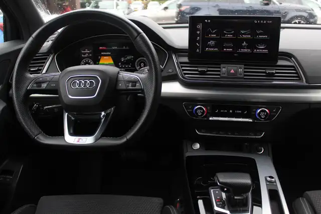 Audi Q5 view 10