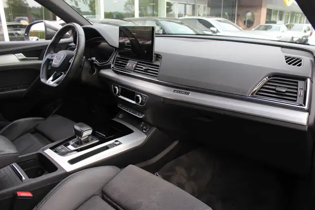 Audi Q5 view 14